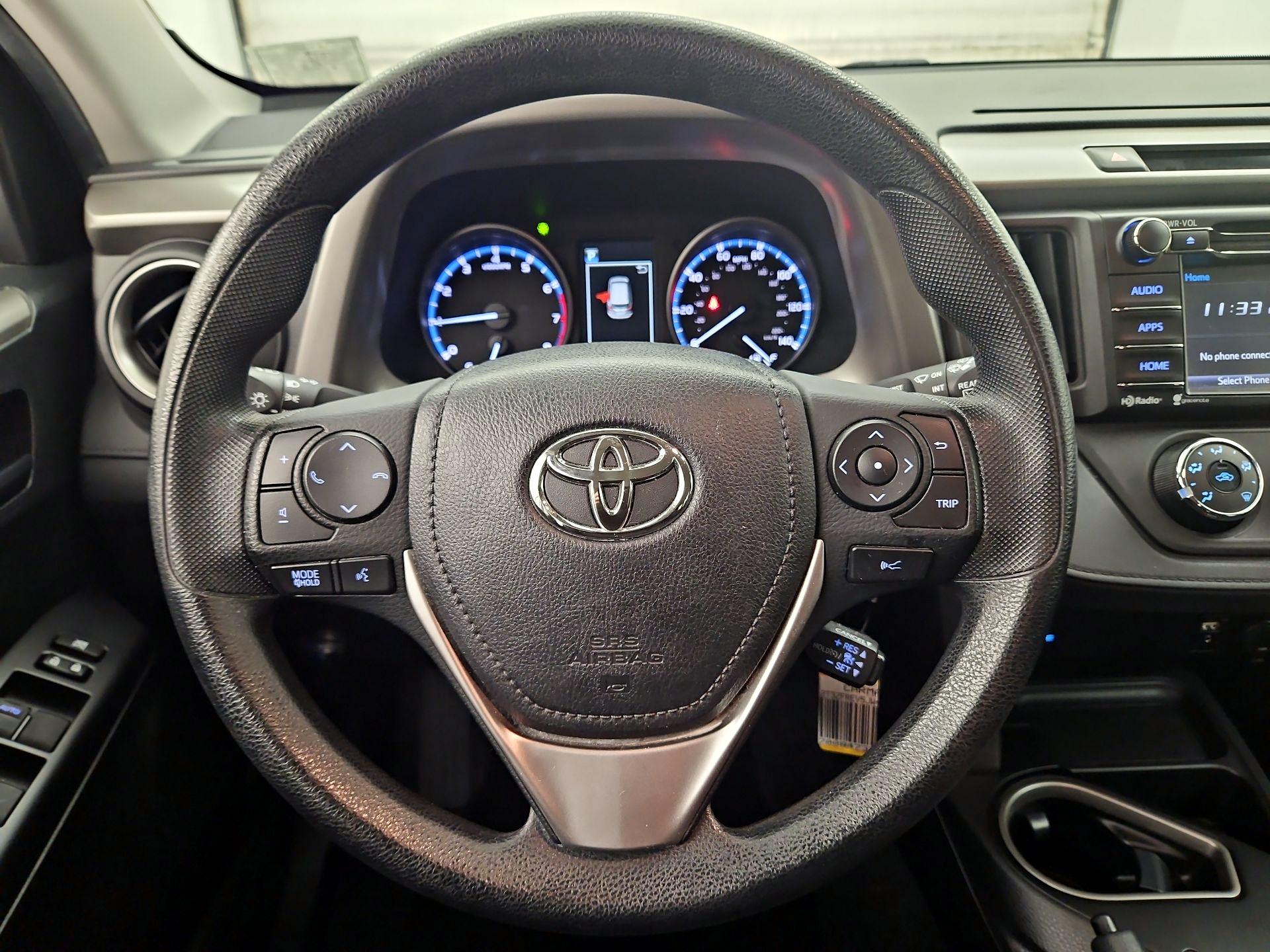 Thumbnail: 2018 Toyota RAV4 - 10