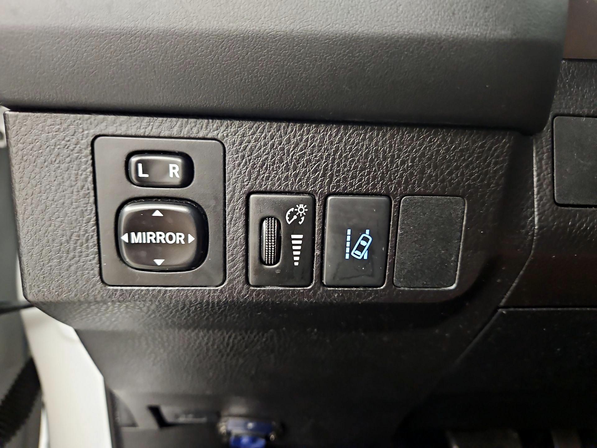 Thumbnail: 2018 Toyota RAV4 - 13