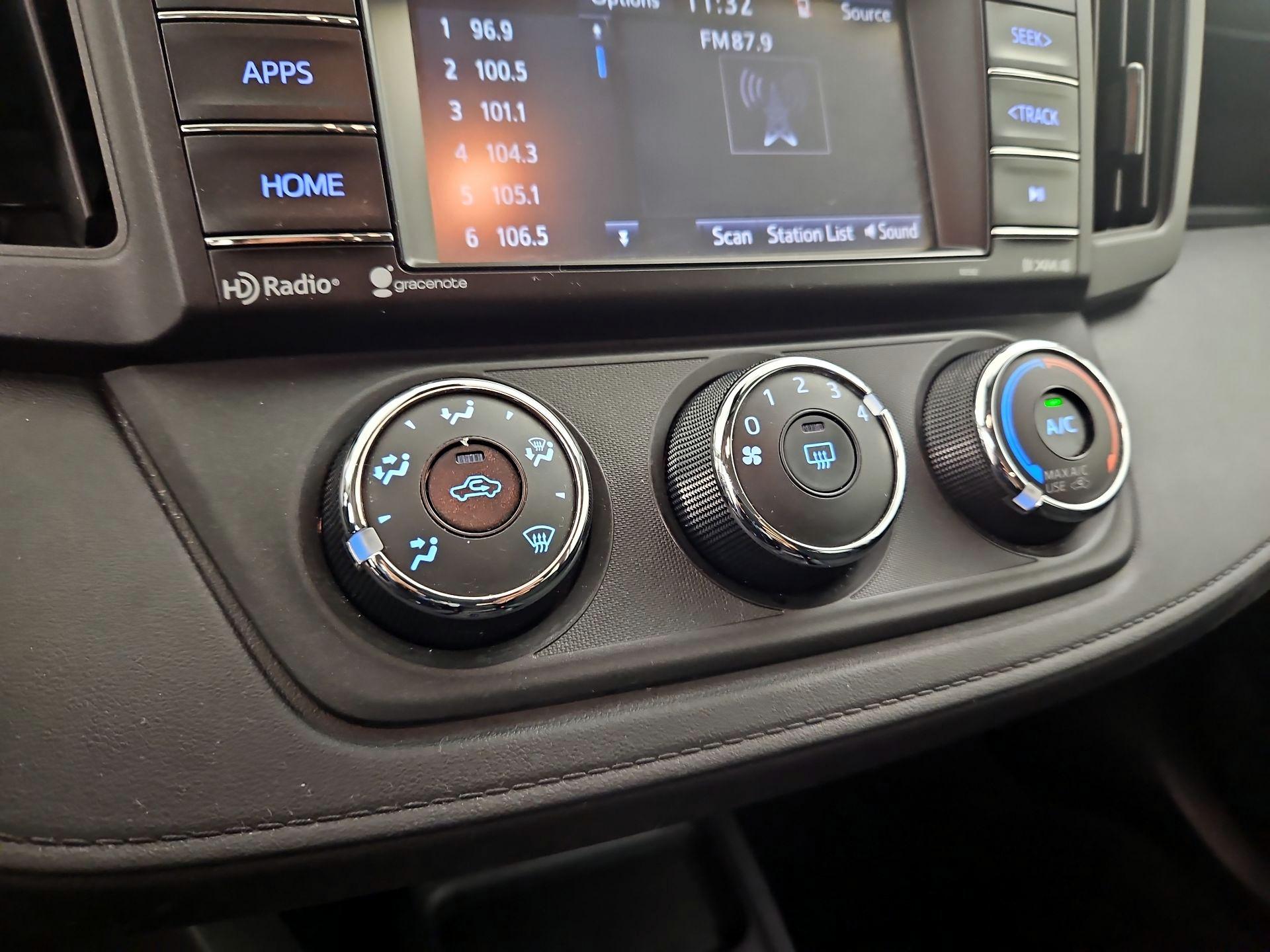 Thumbnail: 2018 Toyota RAV4 - 16