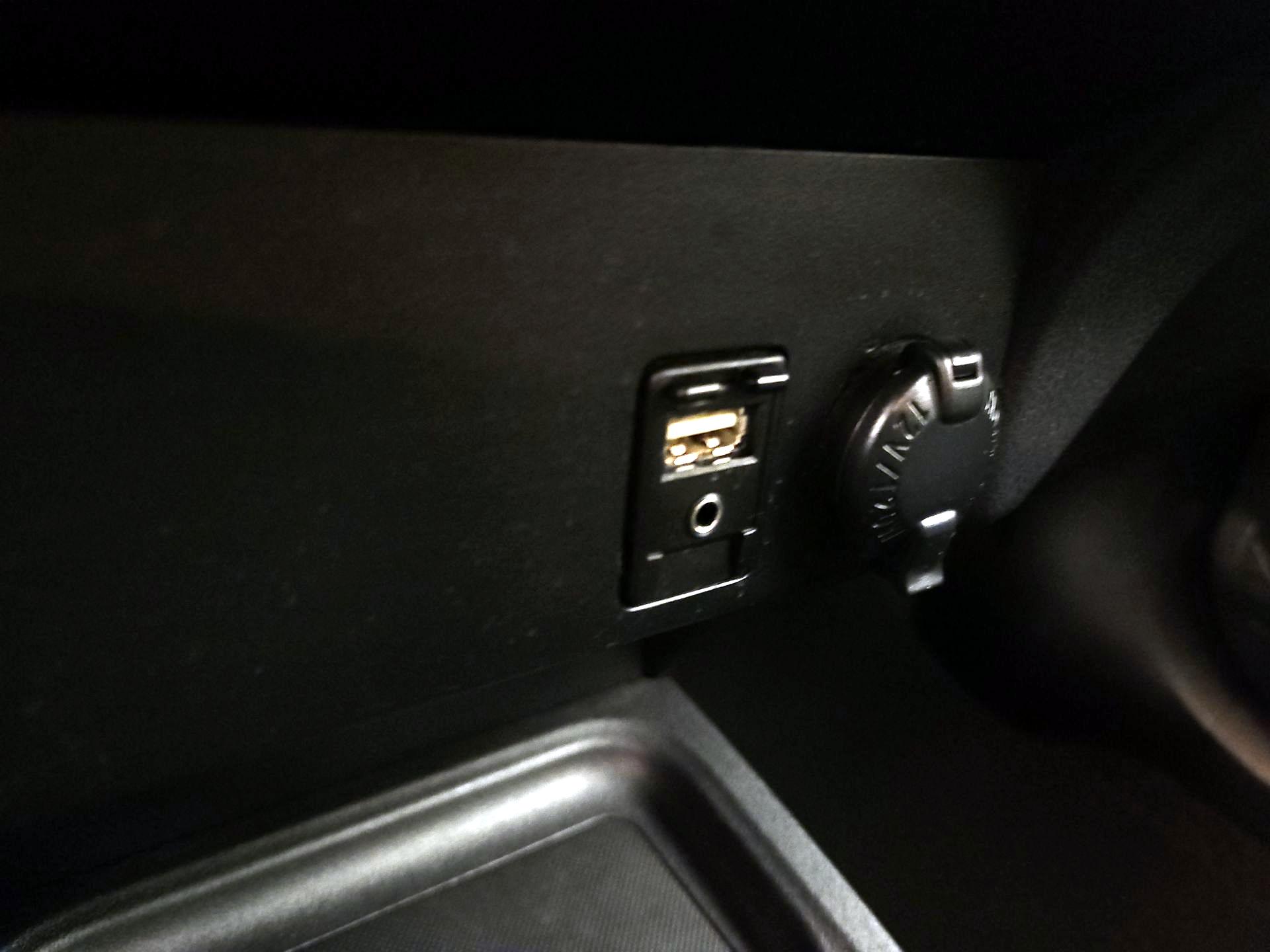 Thumbnail: 2018 Toyota RAV4 - 18