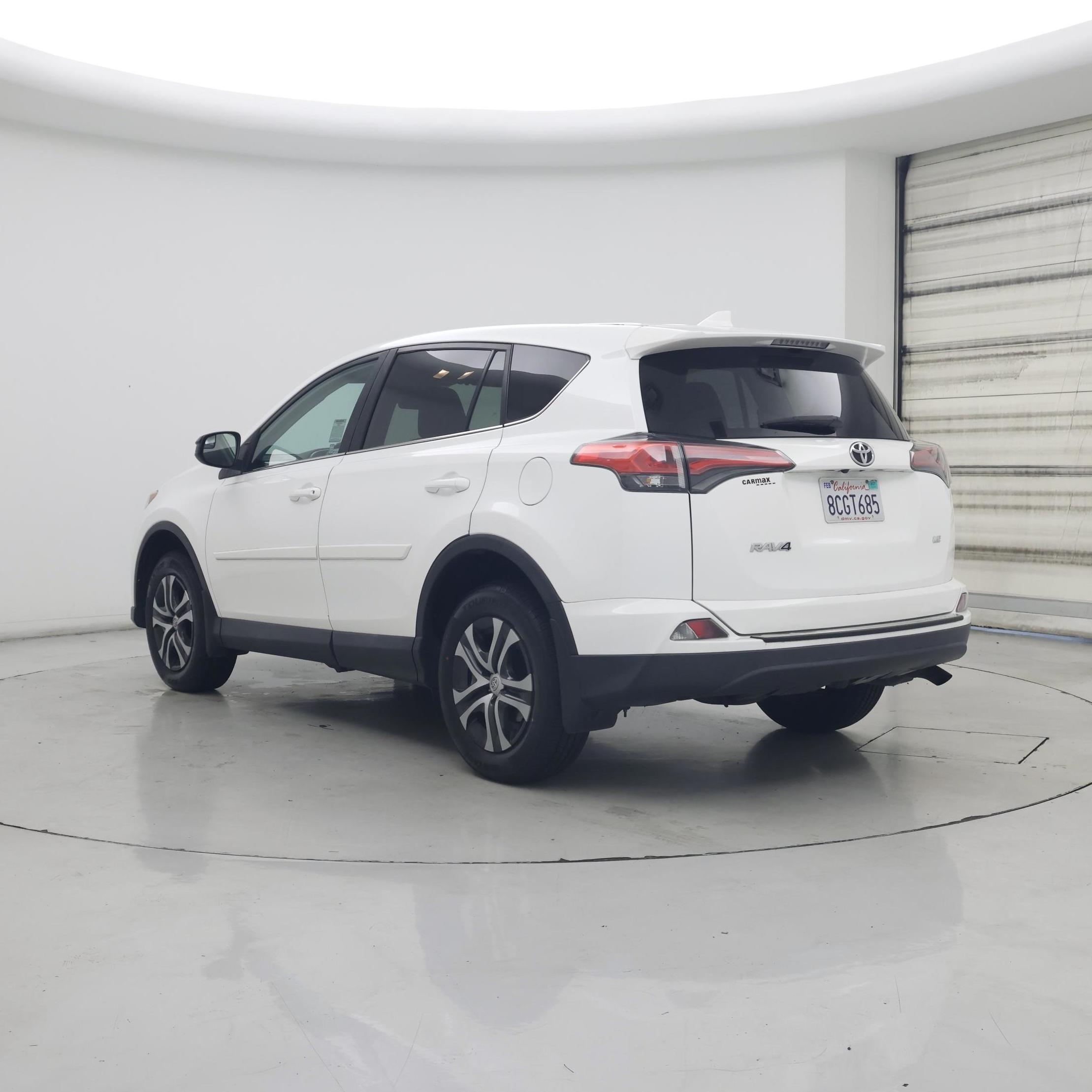 Thumbnail: 2018 Toyota RAV4 - 2