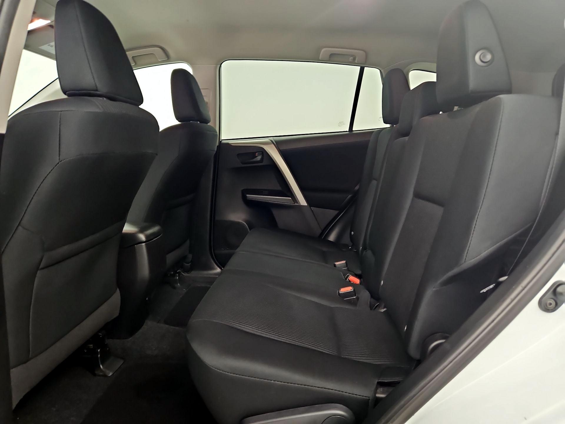 Thumbnail: 2018 Toyota RAV4 - 19
