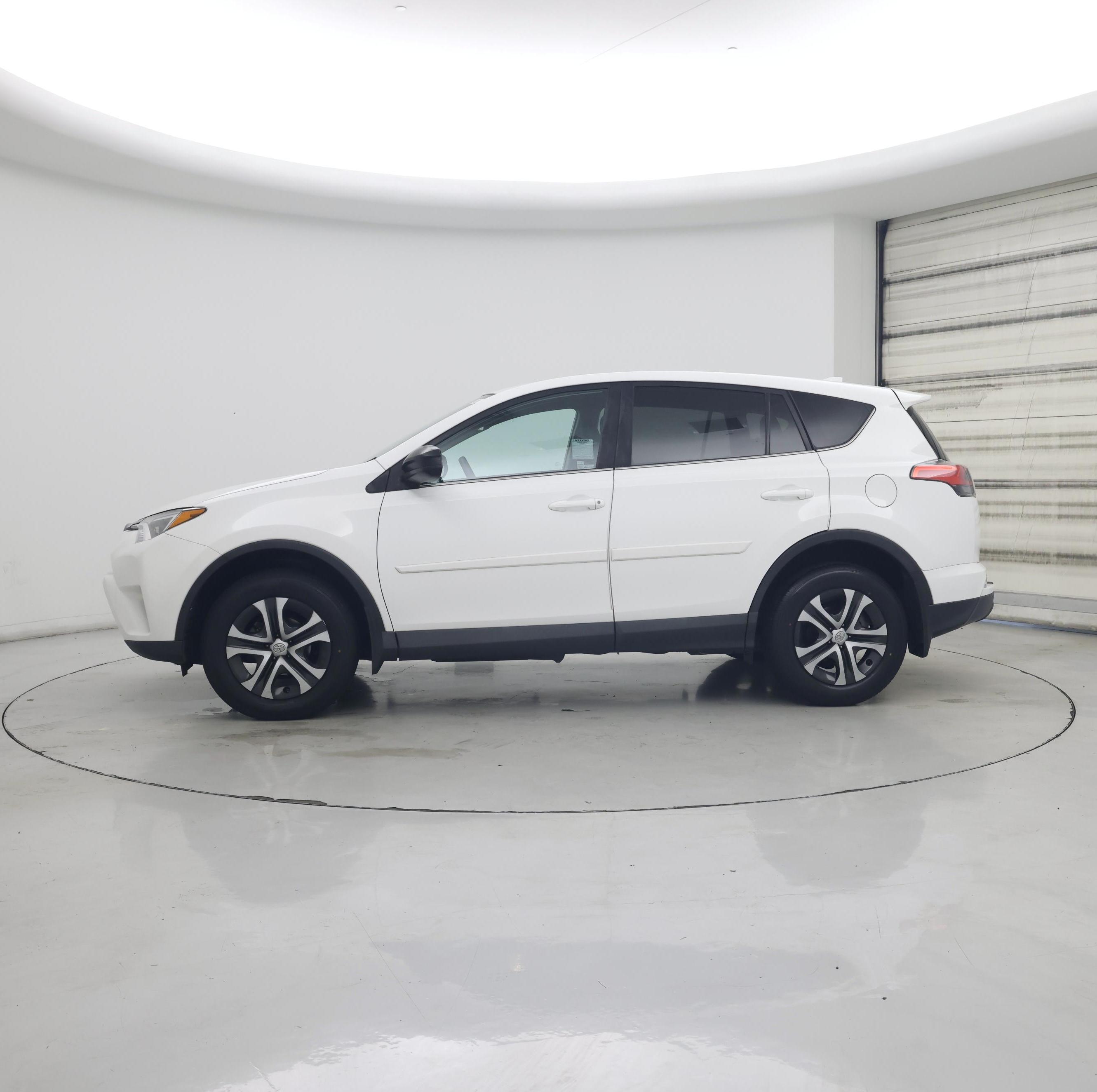 Thumbnail: 2018 Toyota RAV4 - 3