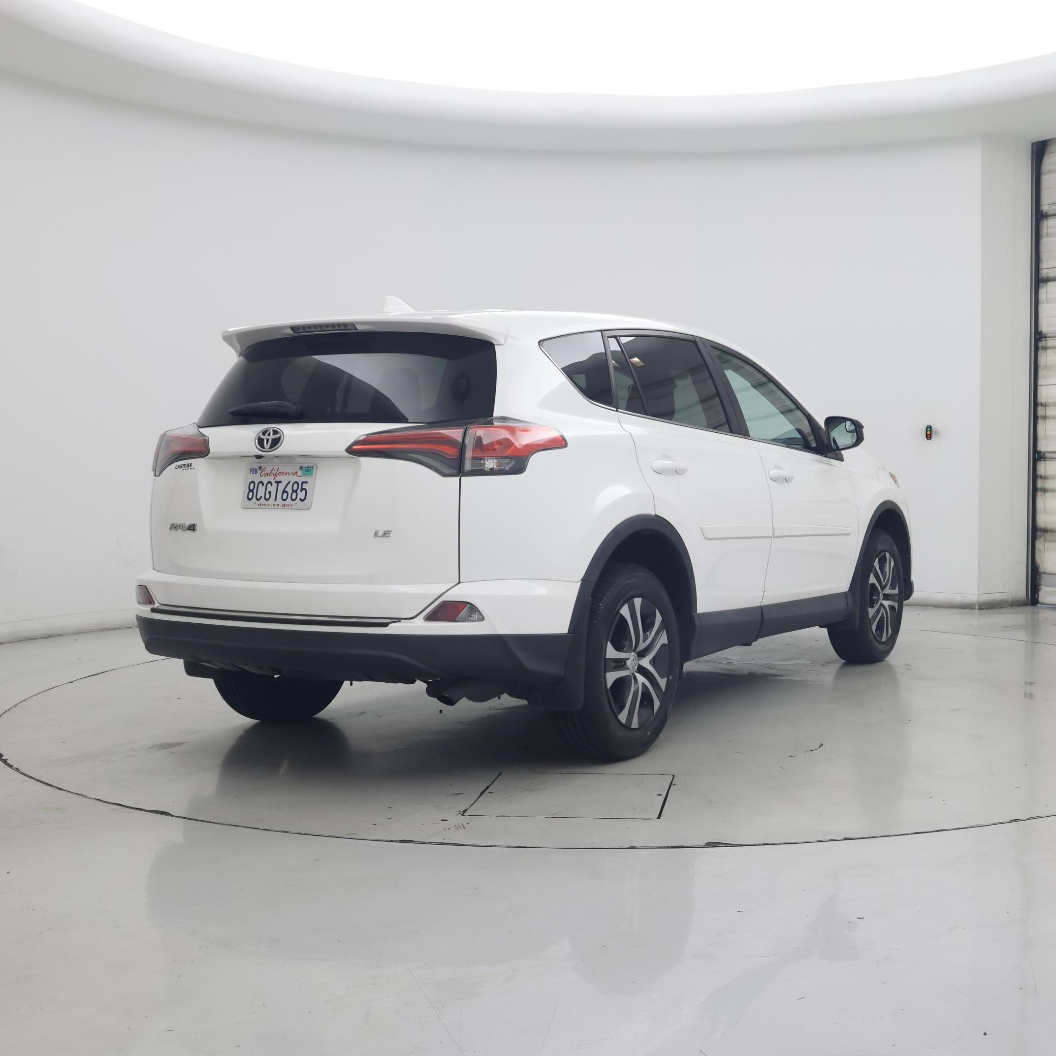 Thumbnail: 2018 Toyota RAV4 - 8