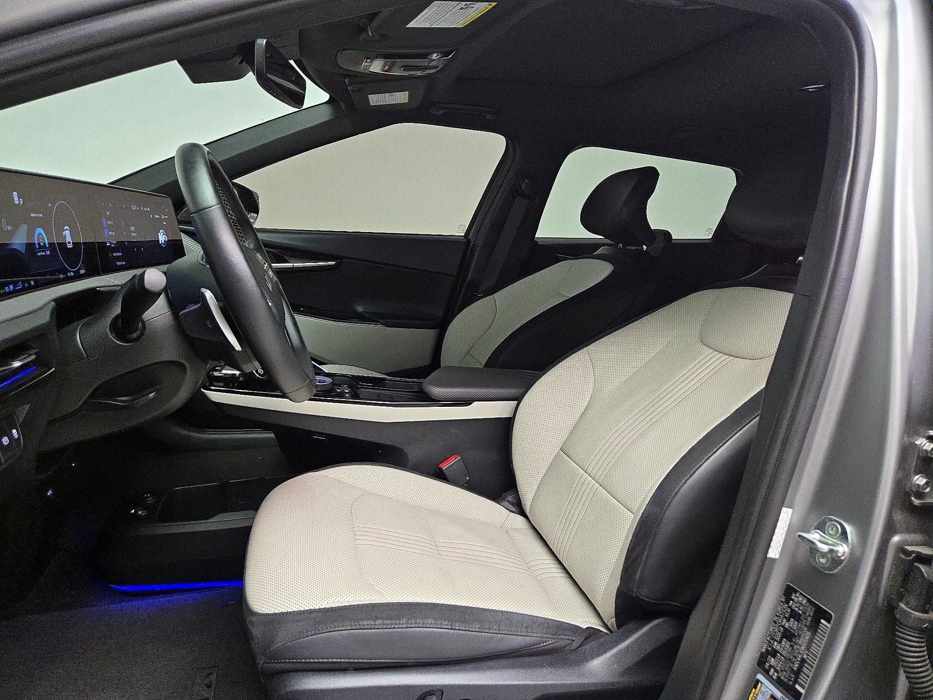 Thumbnail: 2022 Kia EV6 - 11