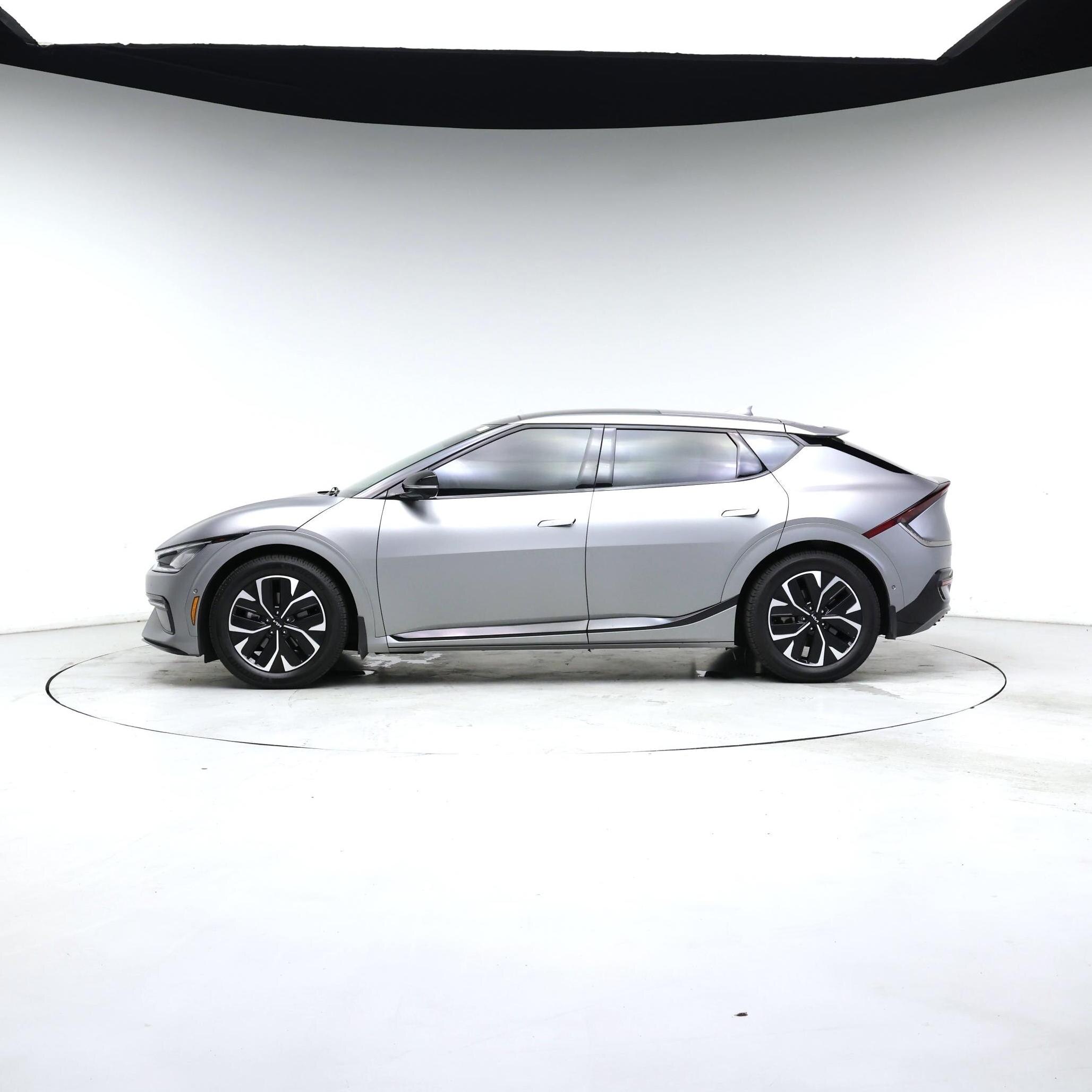 Thumbnail: 2022 Kia EV6 - 3