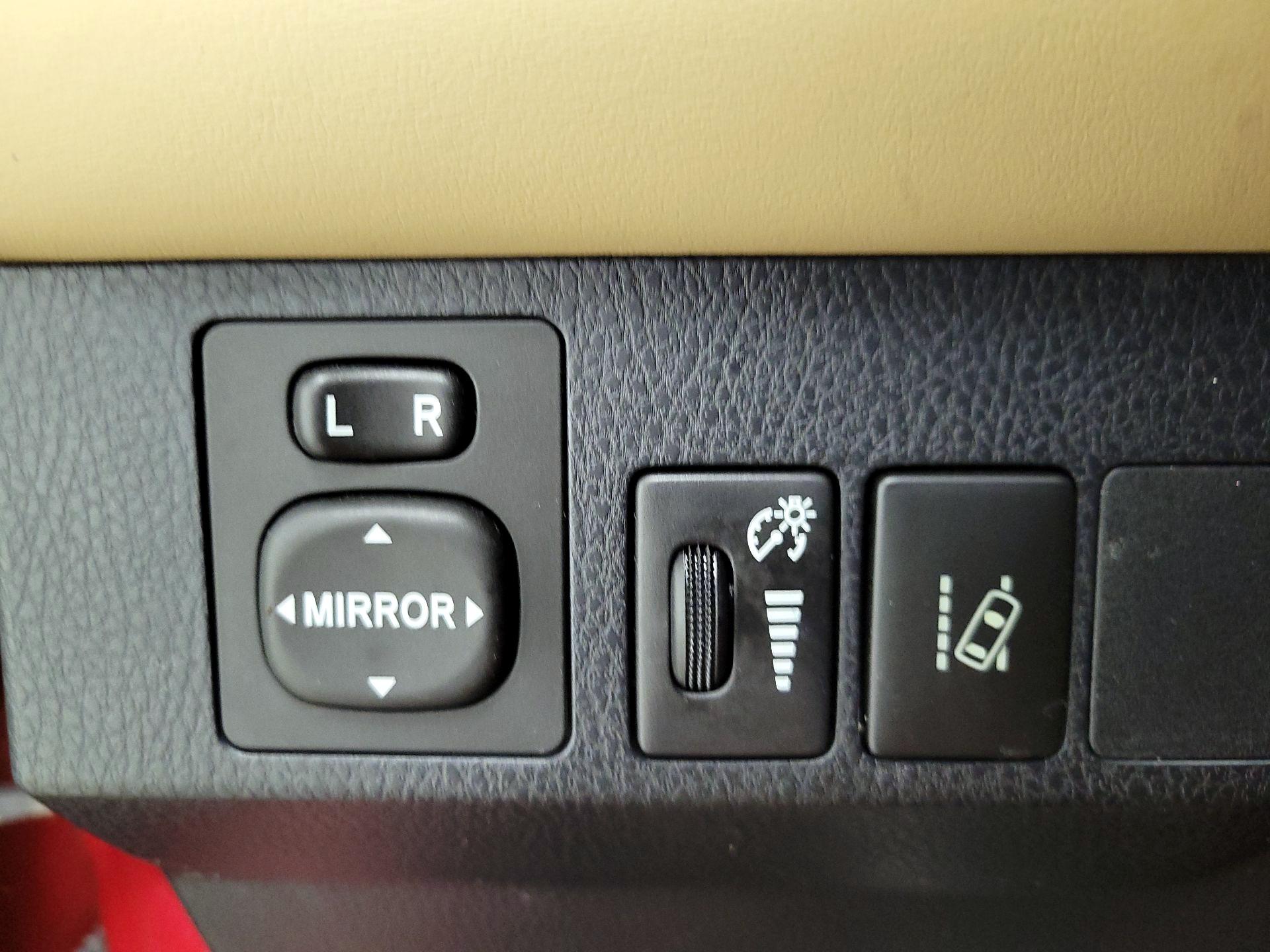 Thumbnail: 2017 Toyota RAV4 - 13