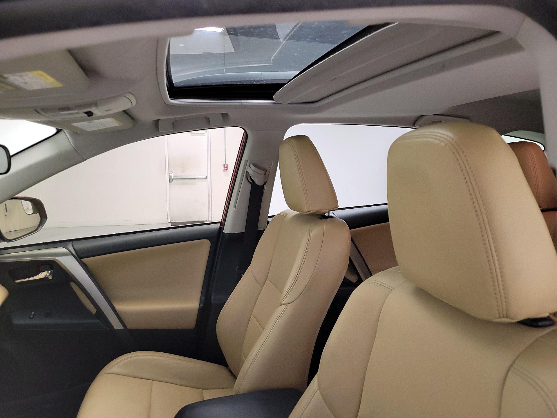Thumbnail: 2017 Toyota RAV4 - 20