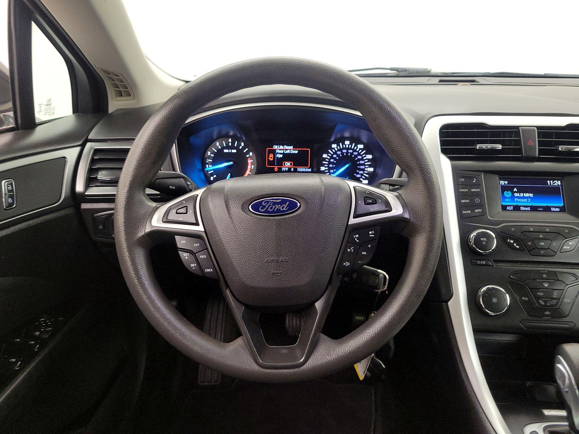 Thumbnail: 2016 Ford Fusion - 10