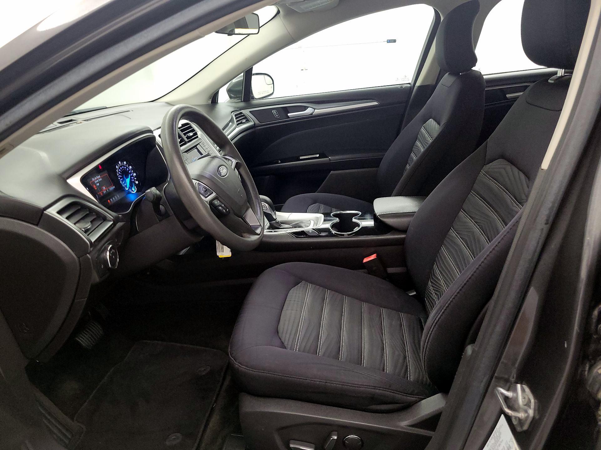 Thumbnail: 2016 Ford Fusion - 11
