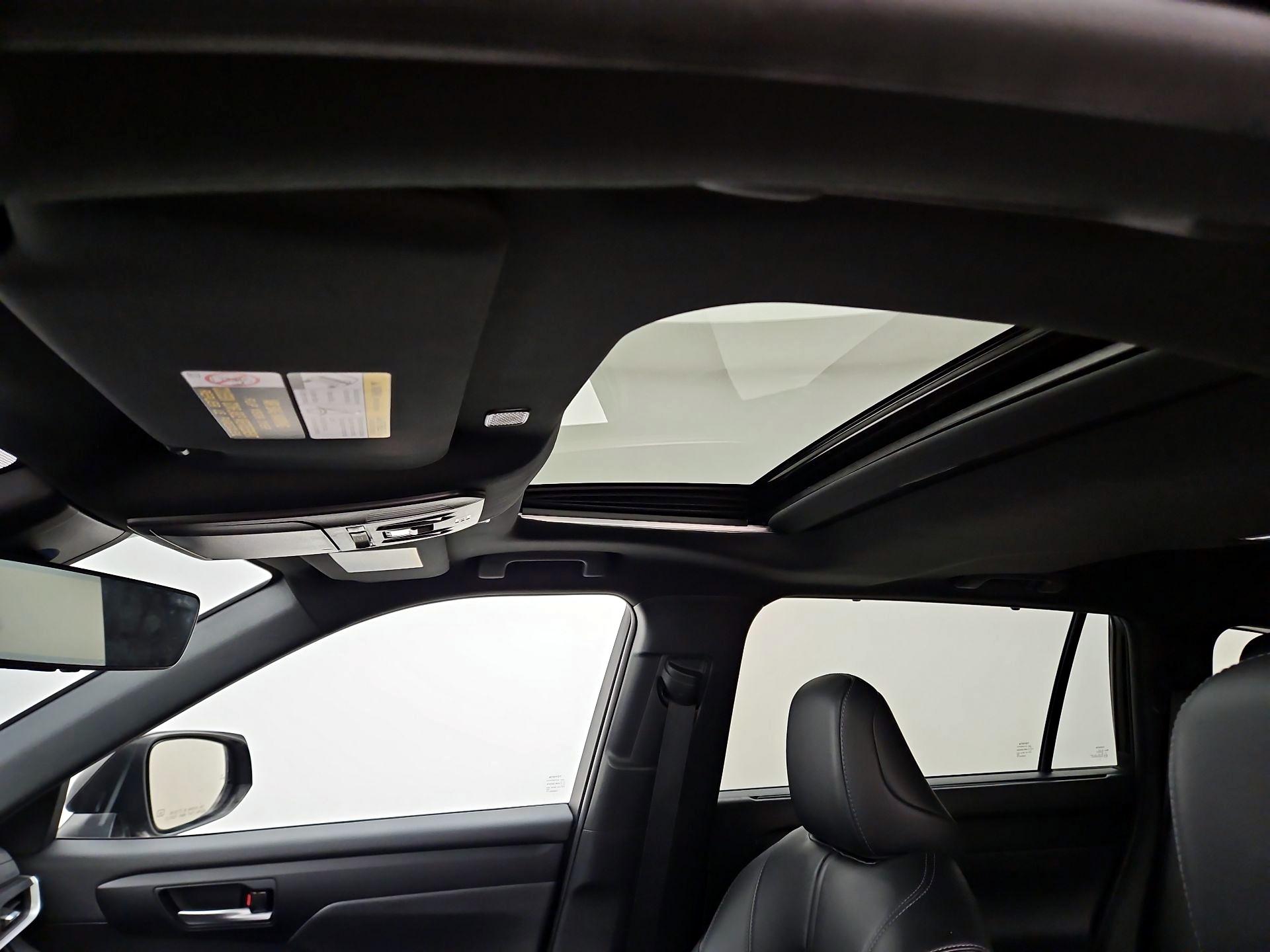 Thumbnail: 2023 Toyota Highlander - 19