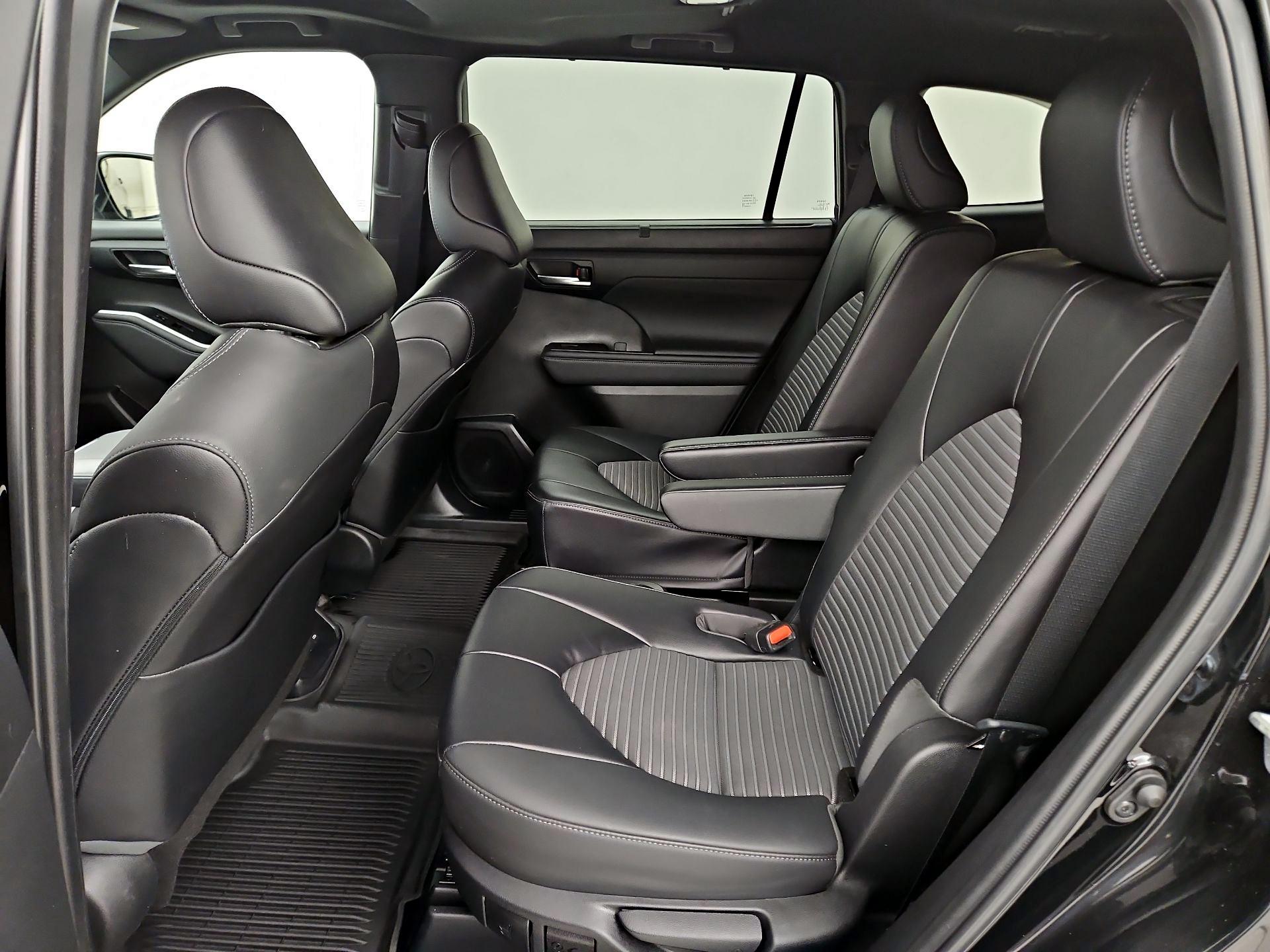 Thumbnail: 2023 Toyota Highlander - 20
