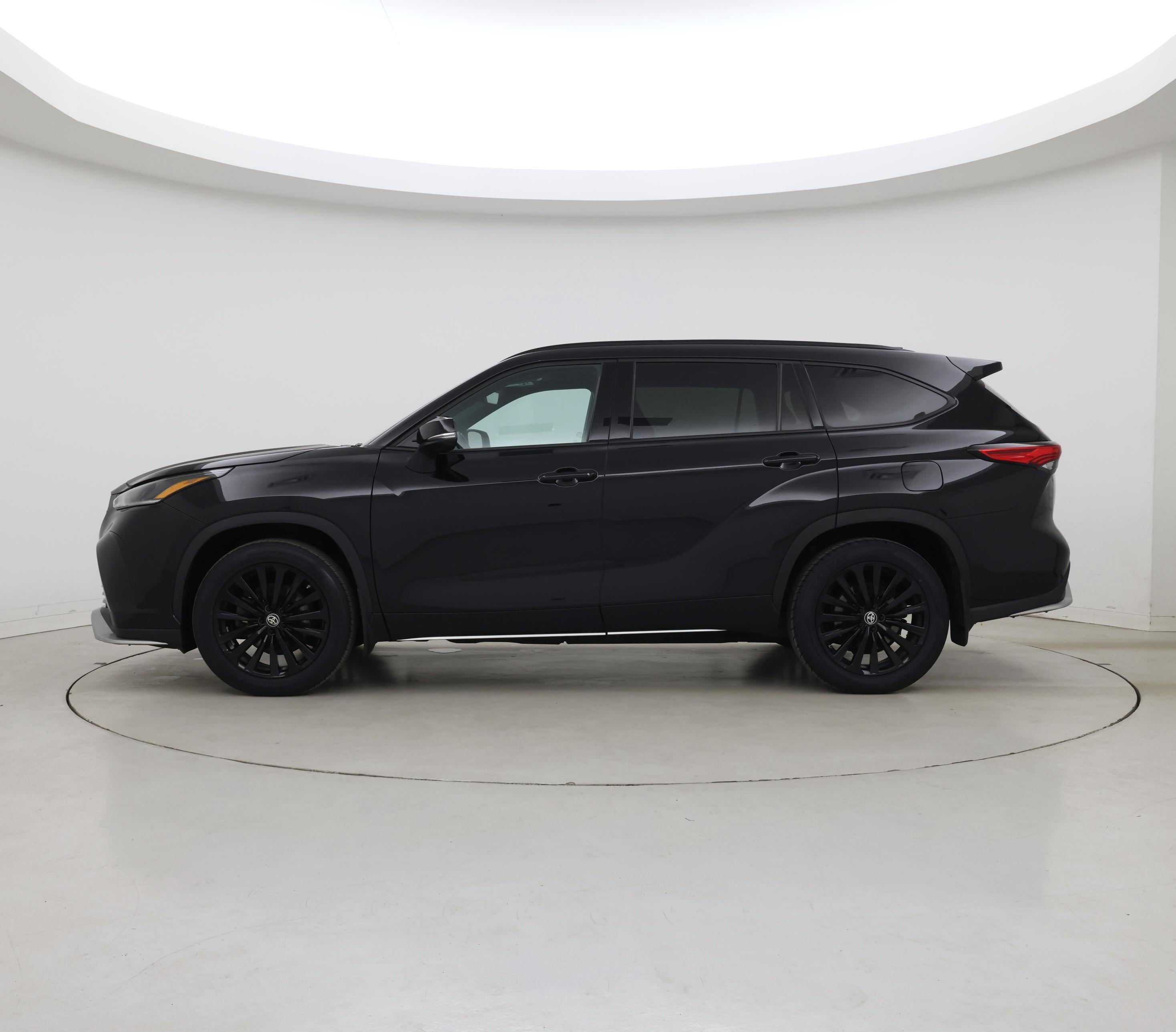 Thumbnail: 2023 Toyota Highlander - 3