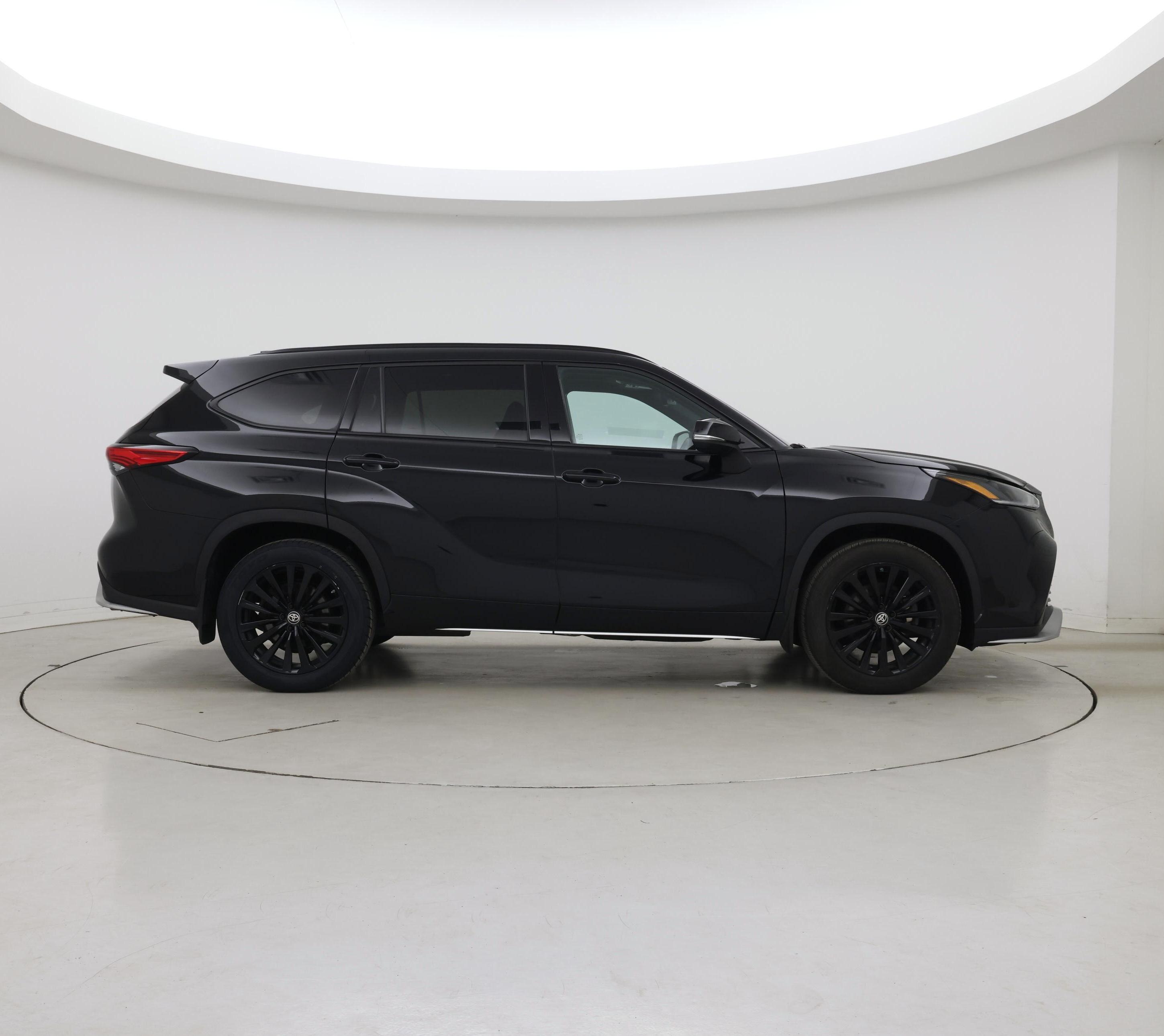 Thumbnail: 2023 Toyota Highlander - 7