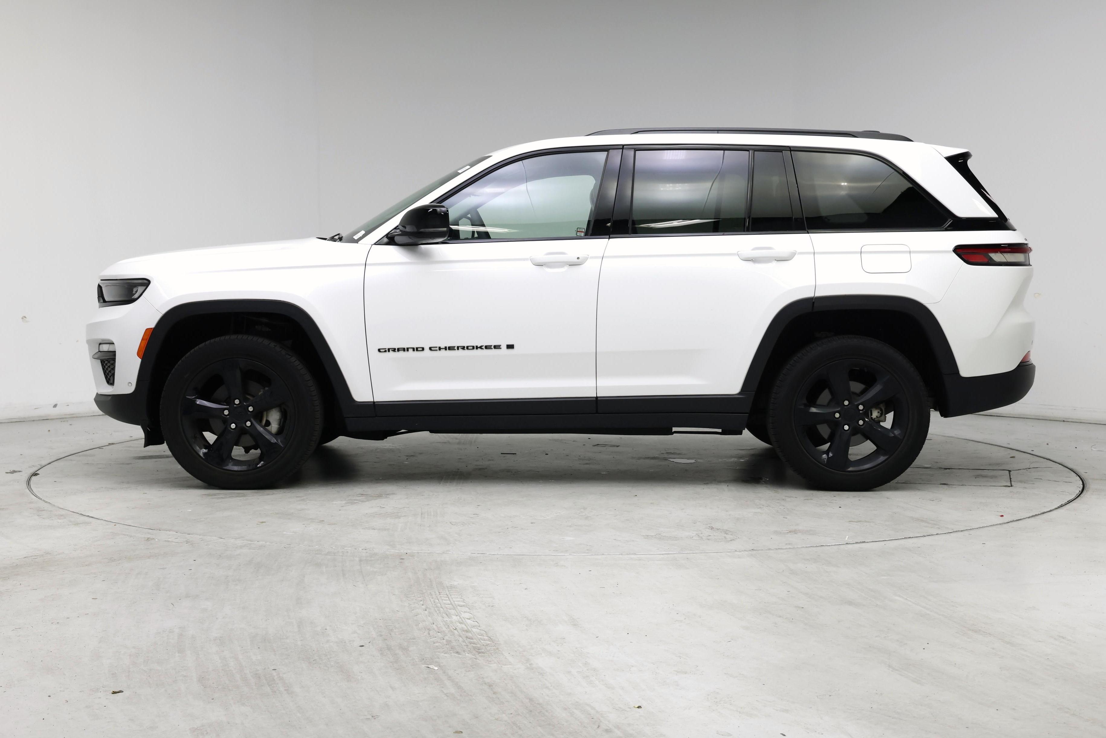 Thumbnail: 2023 Jeep Grand Cherokee - 3