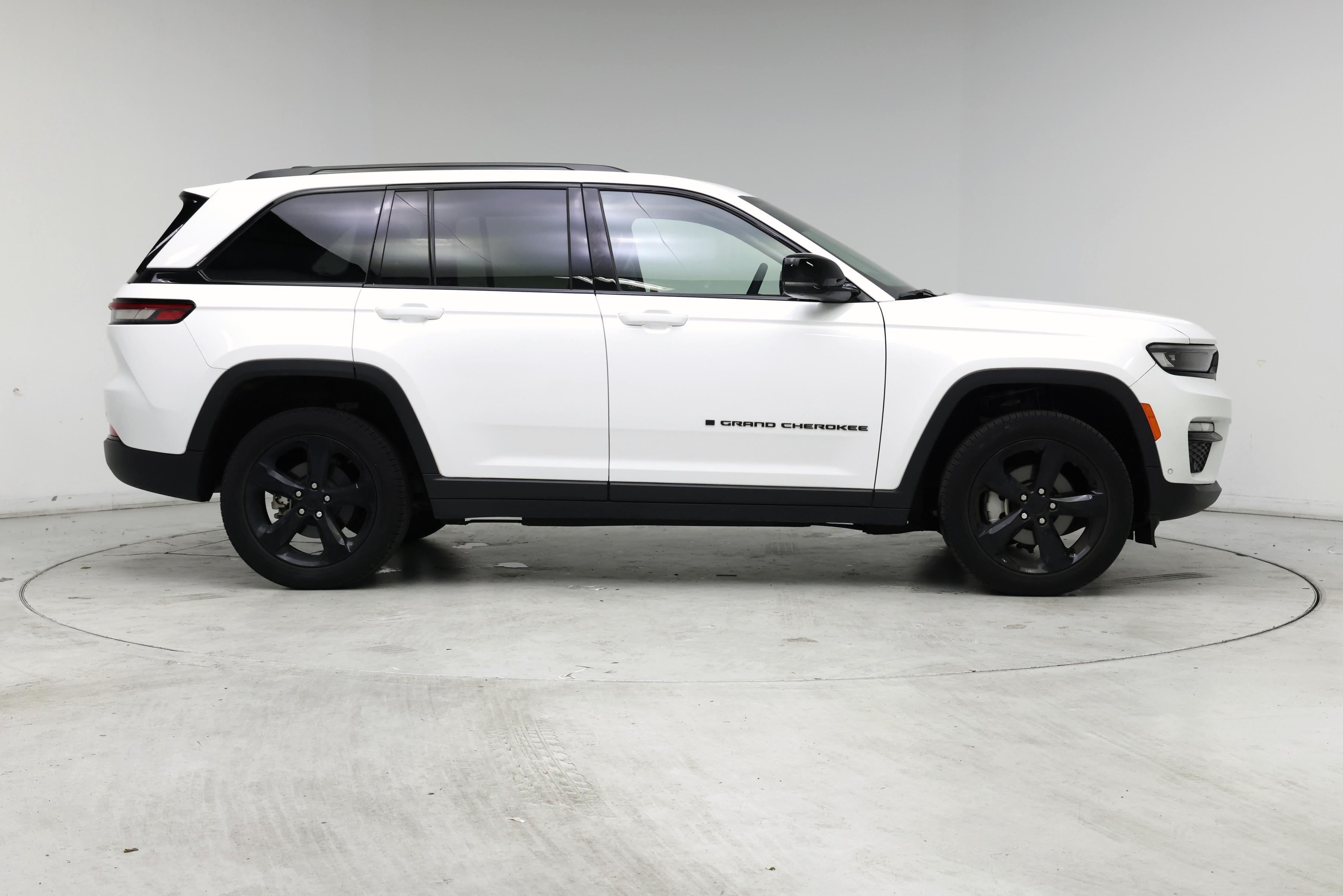 Thumbnail: 2023 Jeep Grand Cherokee - 7