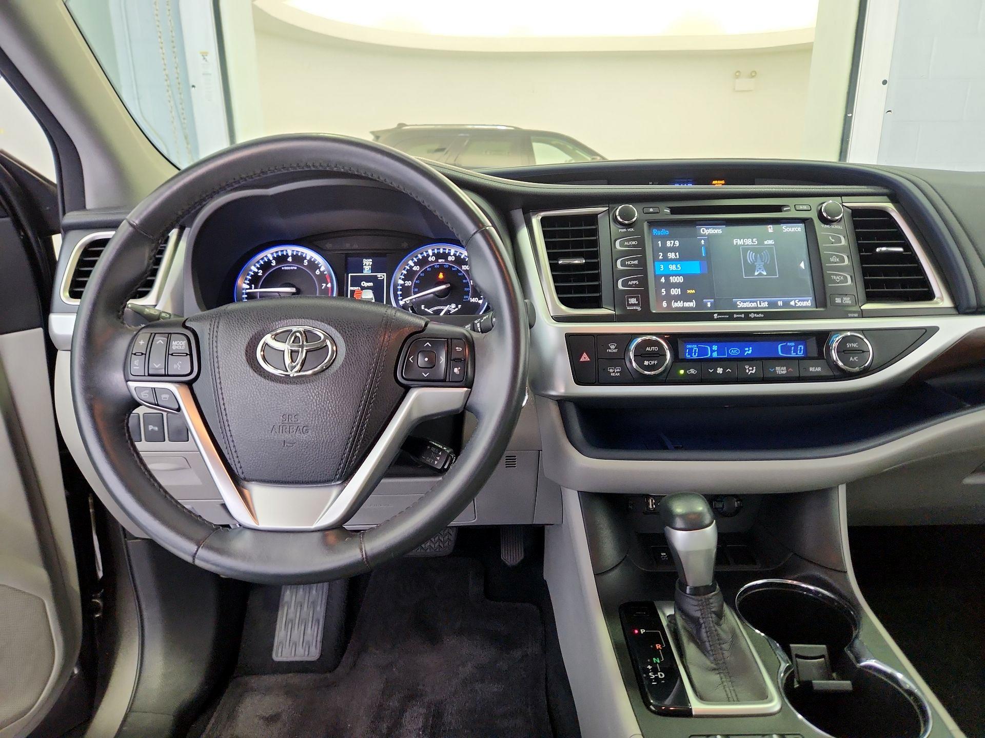 Thumbnail: 2016 Toyota Highlander - 9