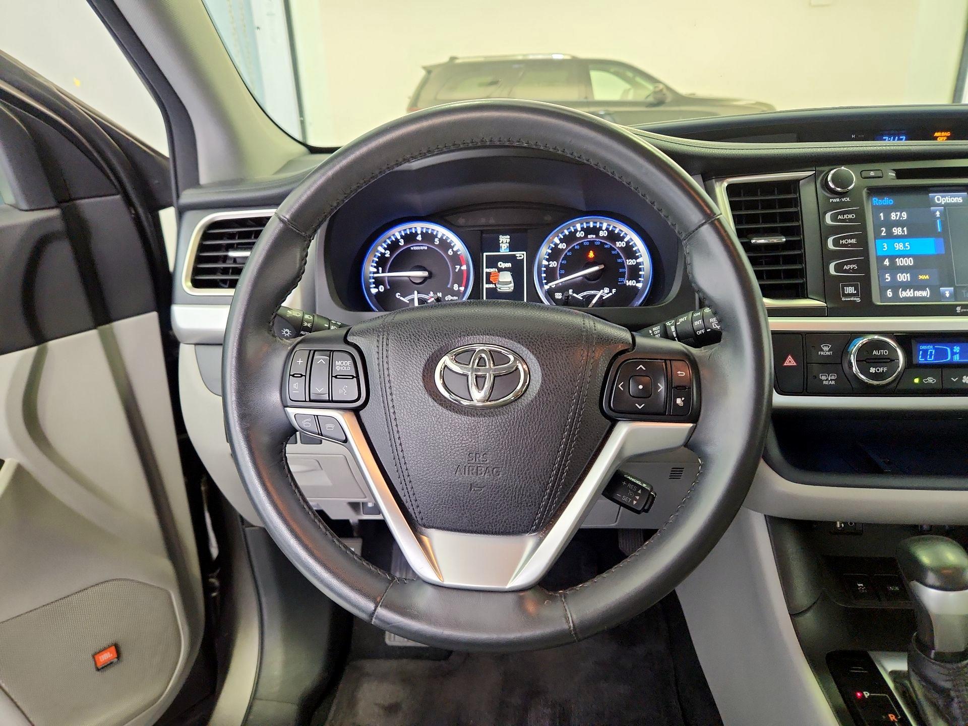 Thumbnail: 2016 Toyota Highlander - 10
