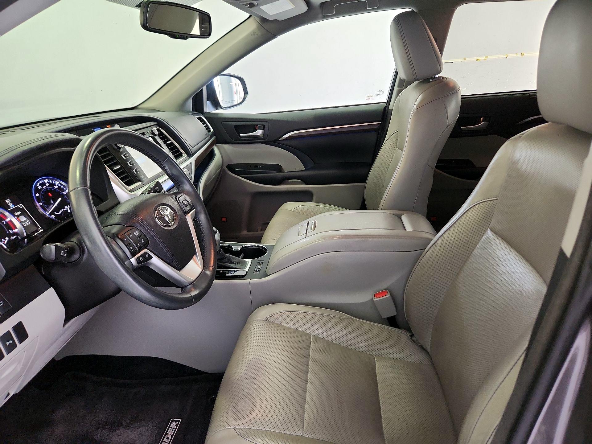Thumbnail: 2016 Toyota Highlander - 11