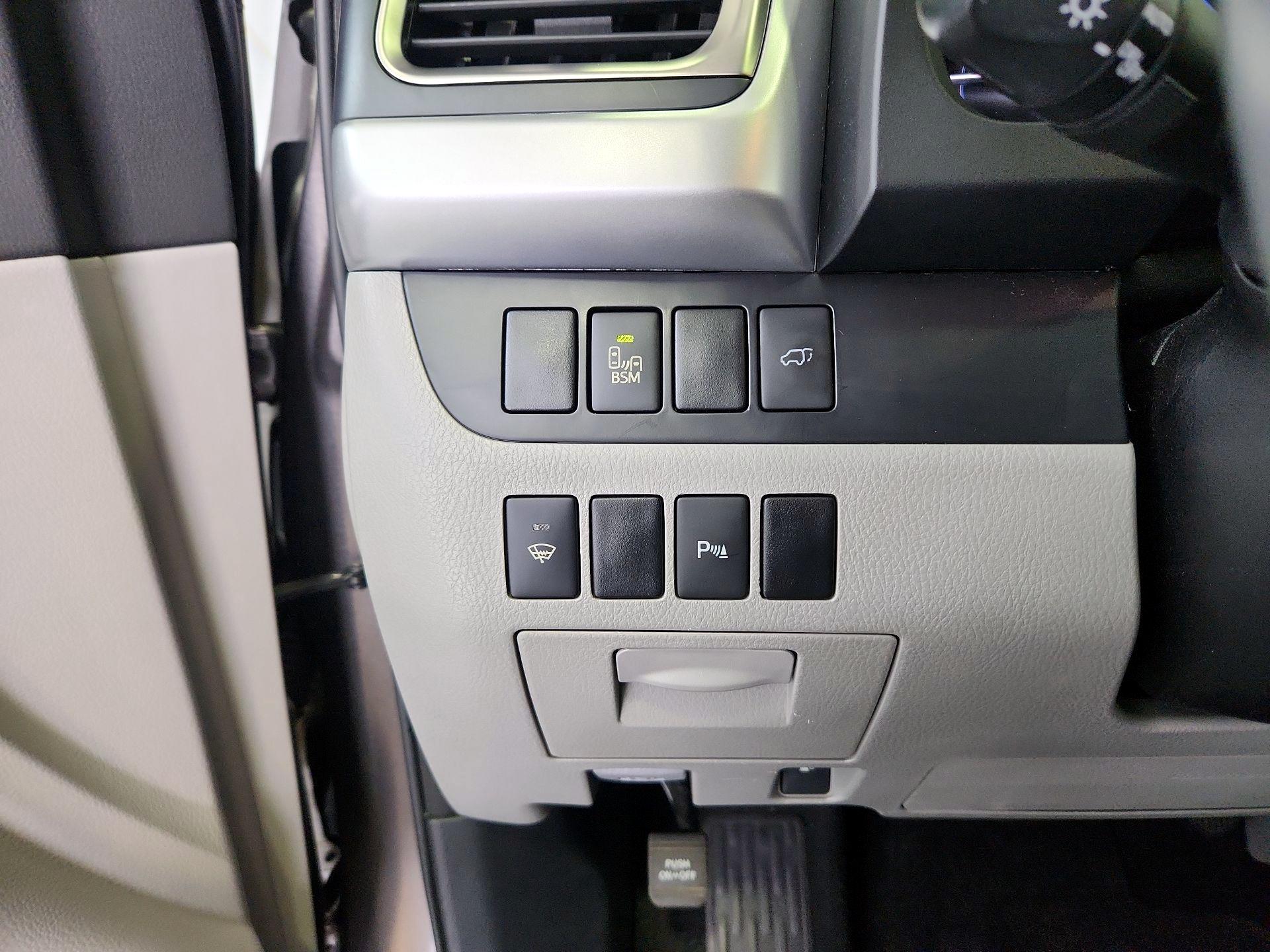 Thumbnail: 2016 Toyota Highlander - 13
