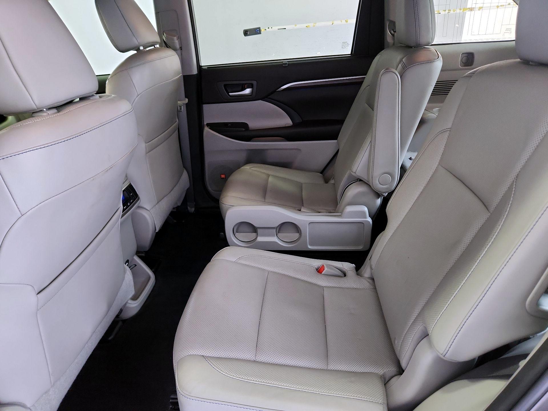 Thumbnail: 2016 Toyota Highlander - 20