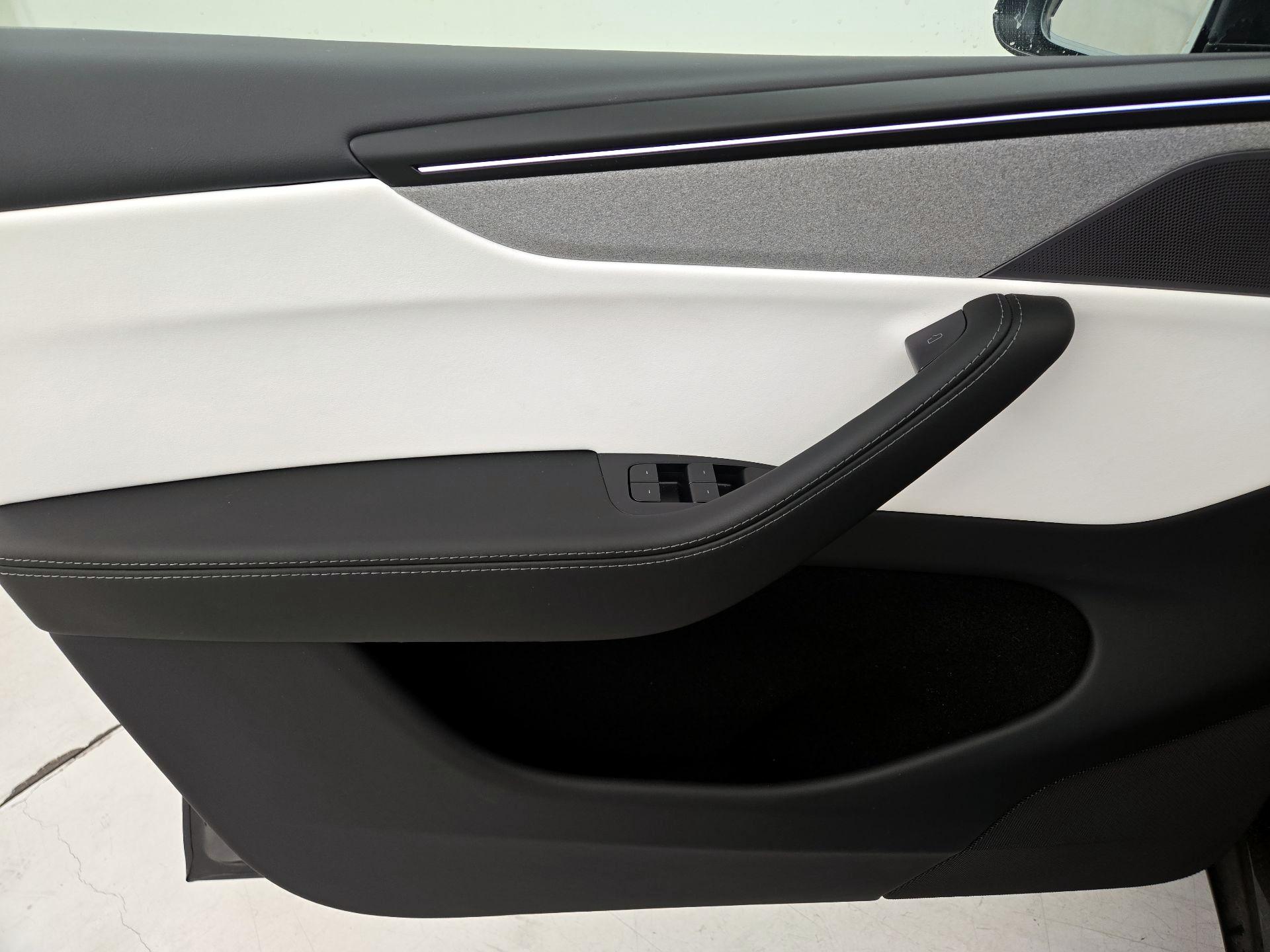 Thumbnail: 2026 Tesla Model Y - 12