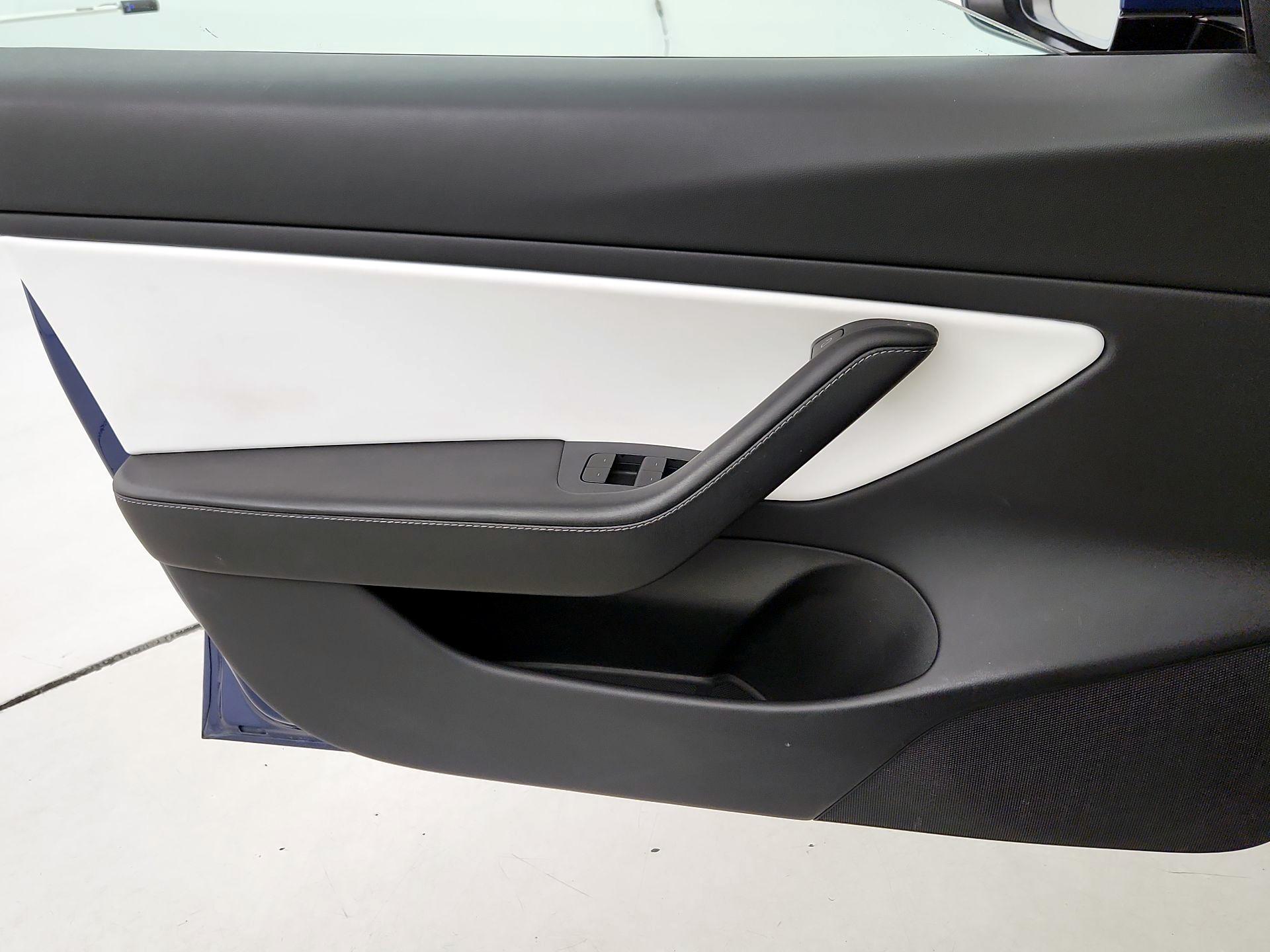 Thumbnail: 2021 Tesla Model 3 - 12