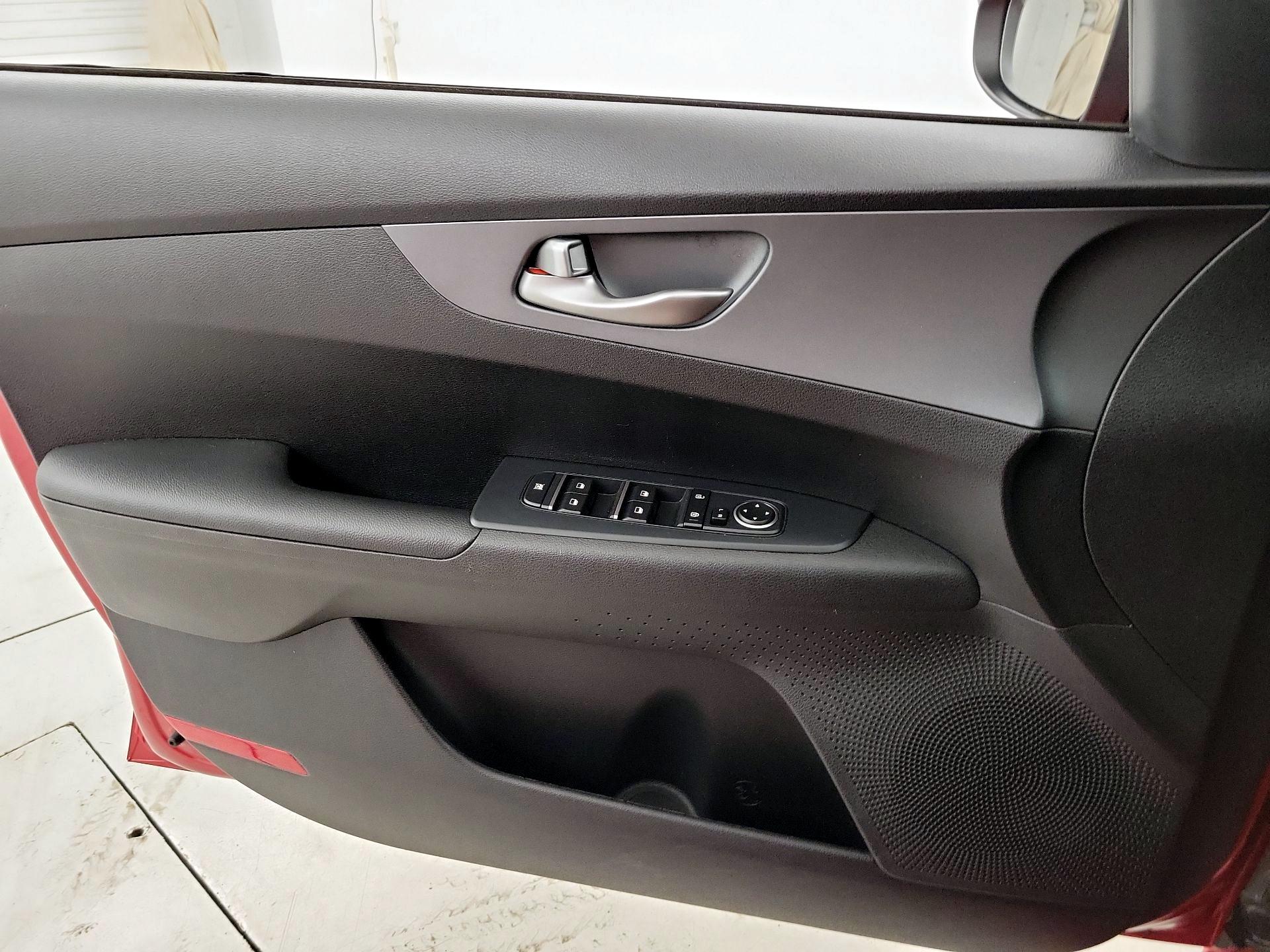 Thumbnail: 2020 Kia Forte - 12