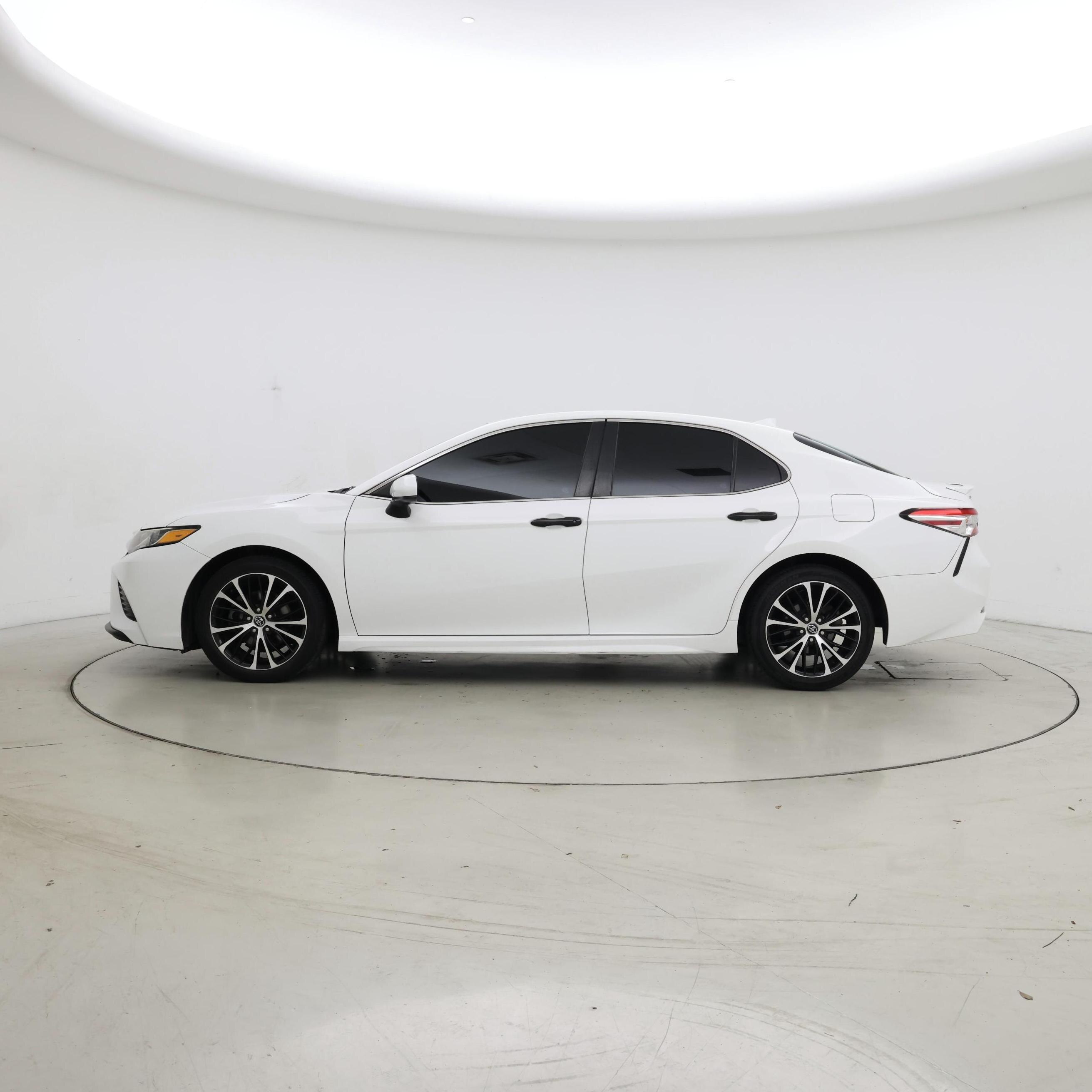 Thumbnail: 2020 Toyota Camry - 3