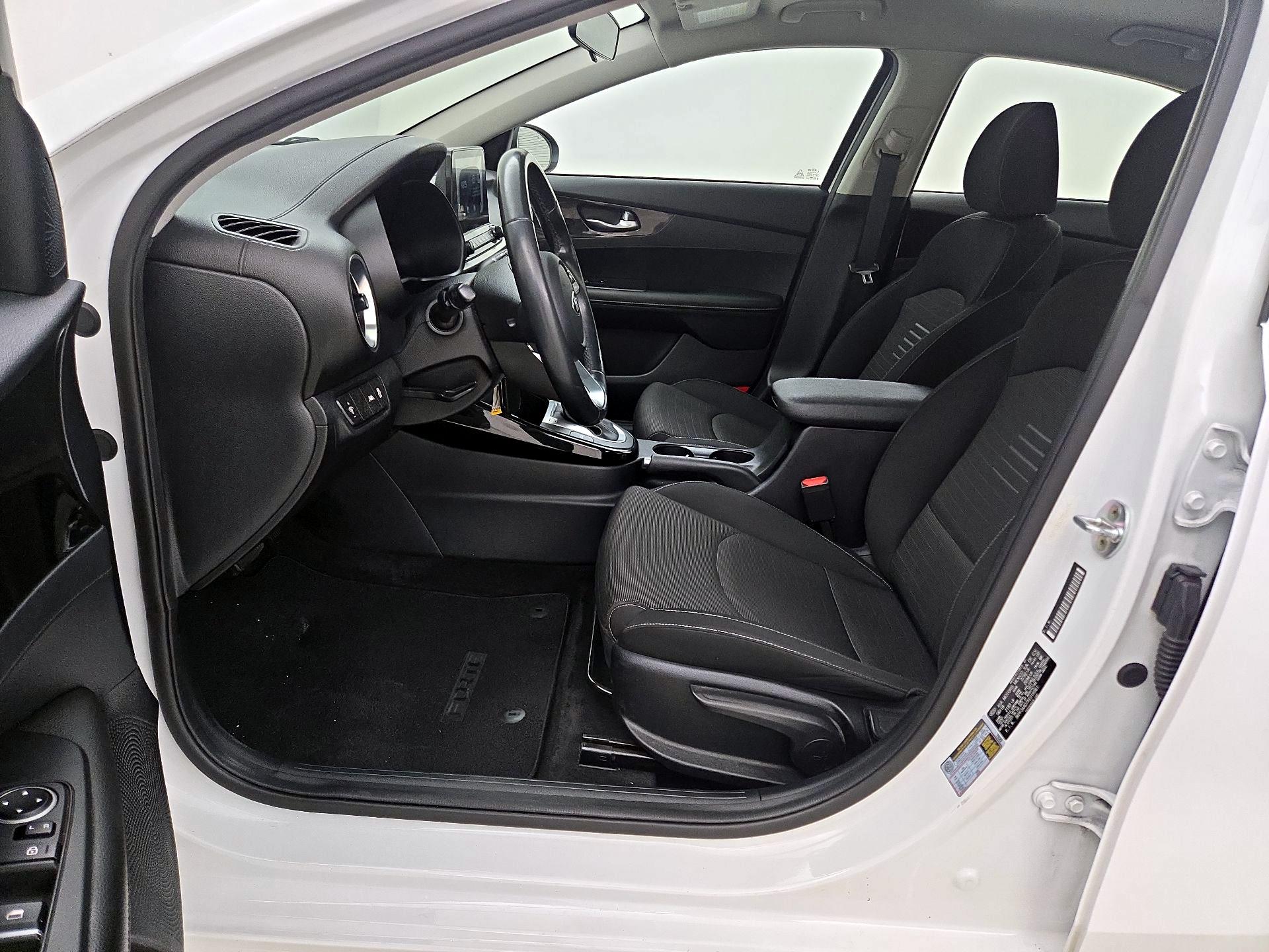 Thumbnail: 2019 Kia Forte - 11