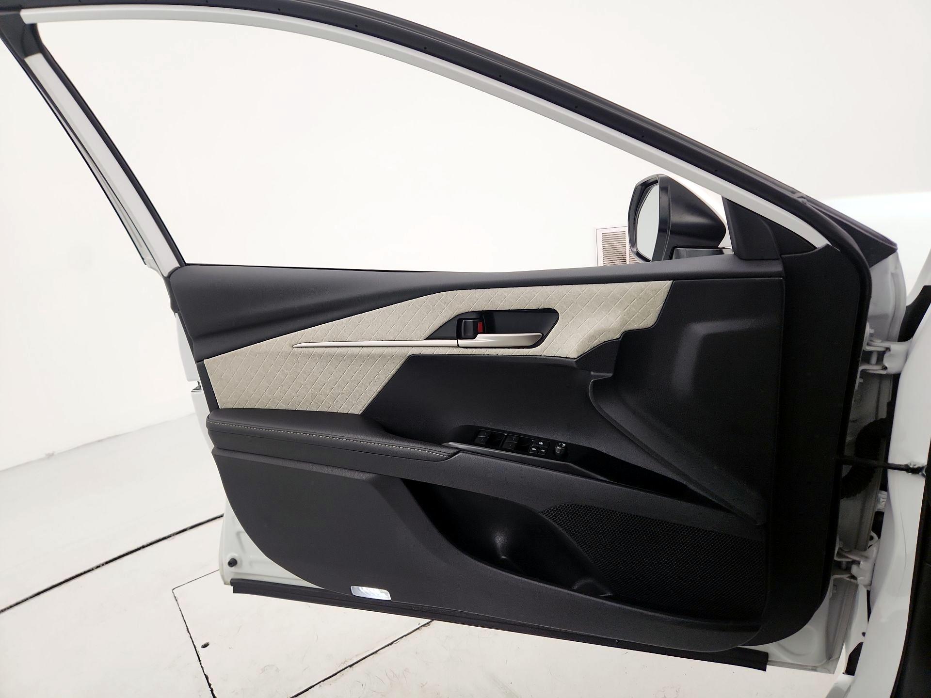 Thumbnail: 2025 Toyota Camry - 12