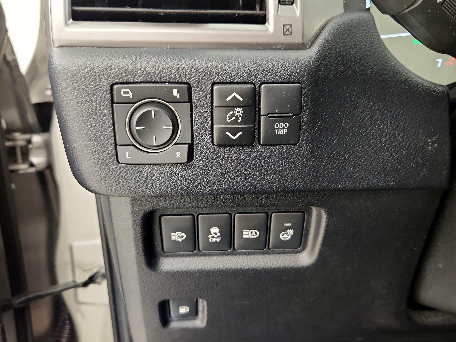 Thumbnail: 2023 Lexus GX - 13