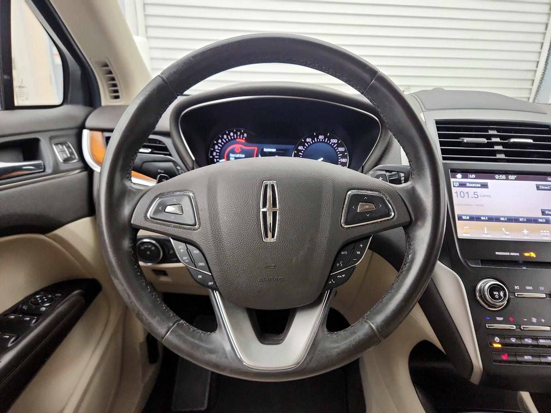 Thumbnail: 2017 Lincoln MKC - 10
