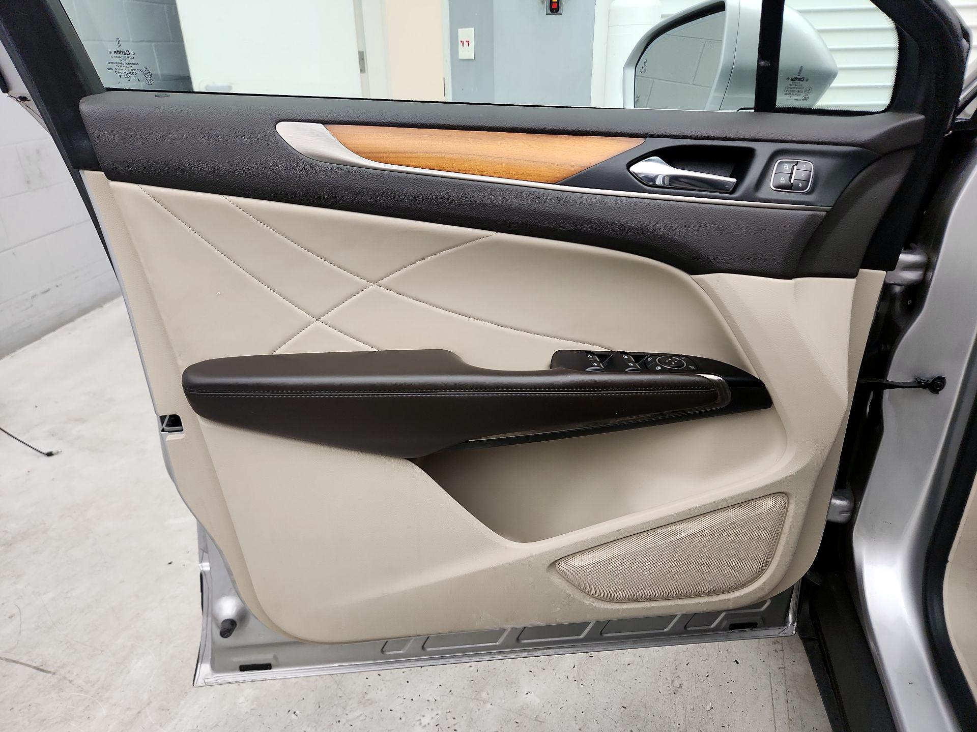 Thumbnail: 2017 Lincoln MKC - 12