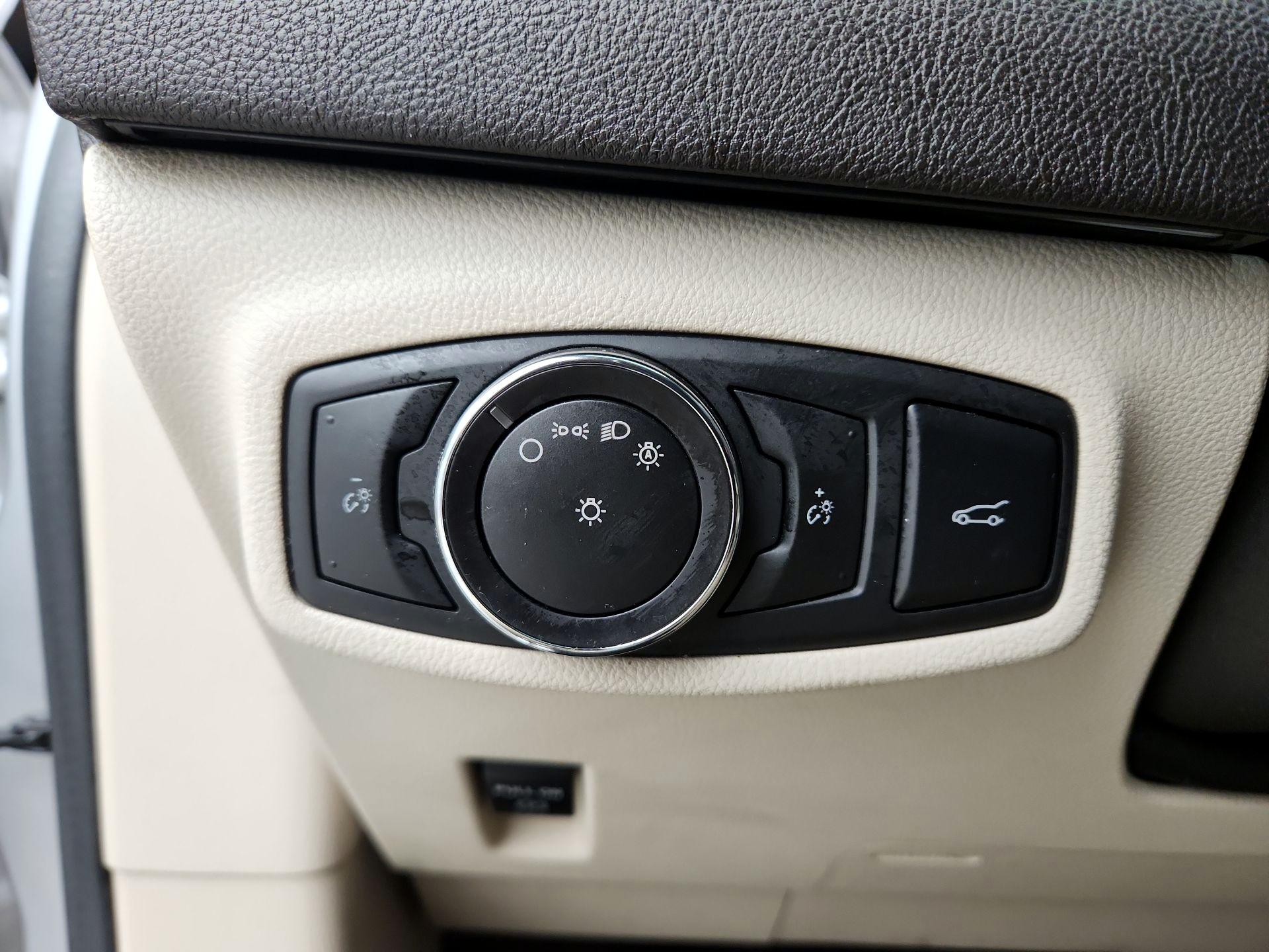 Thumbnail: 2017 Lincoln MKC - 13