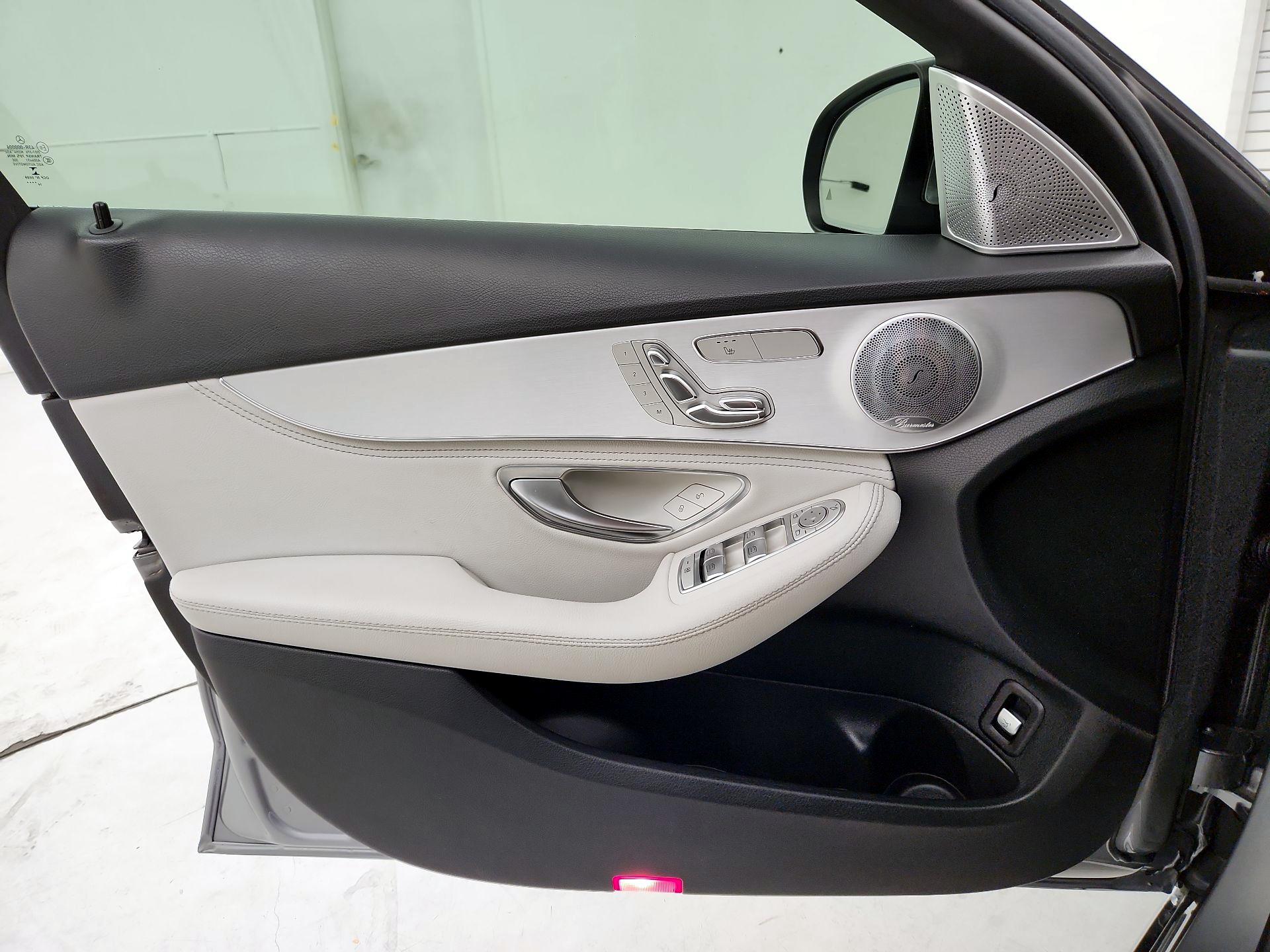 Thumbnail: 2015 Mercedes-Benz C-Class - 12