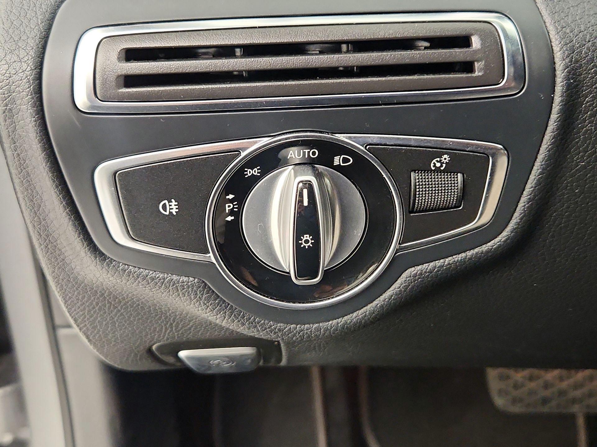 Thumbnail: 2015 Mercedes-Benz C-Class - 13
