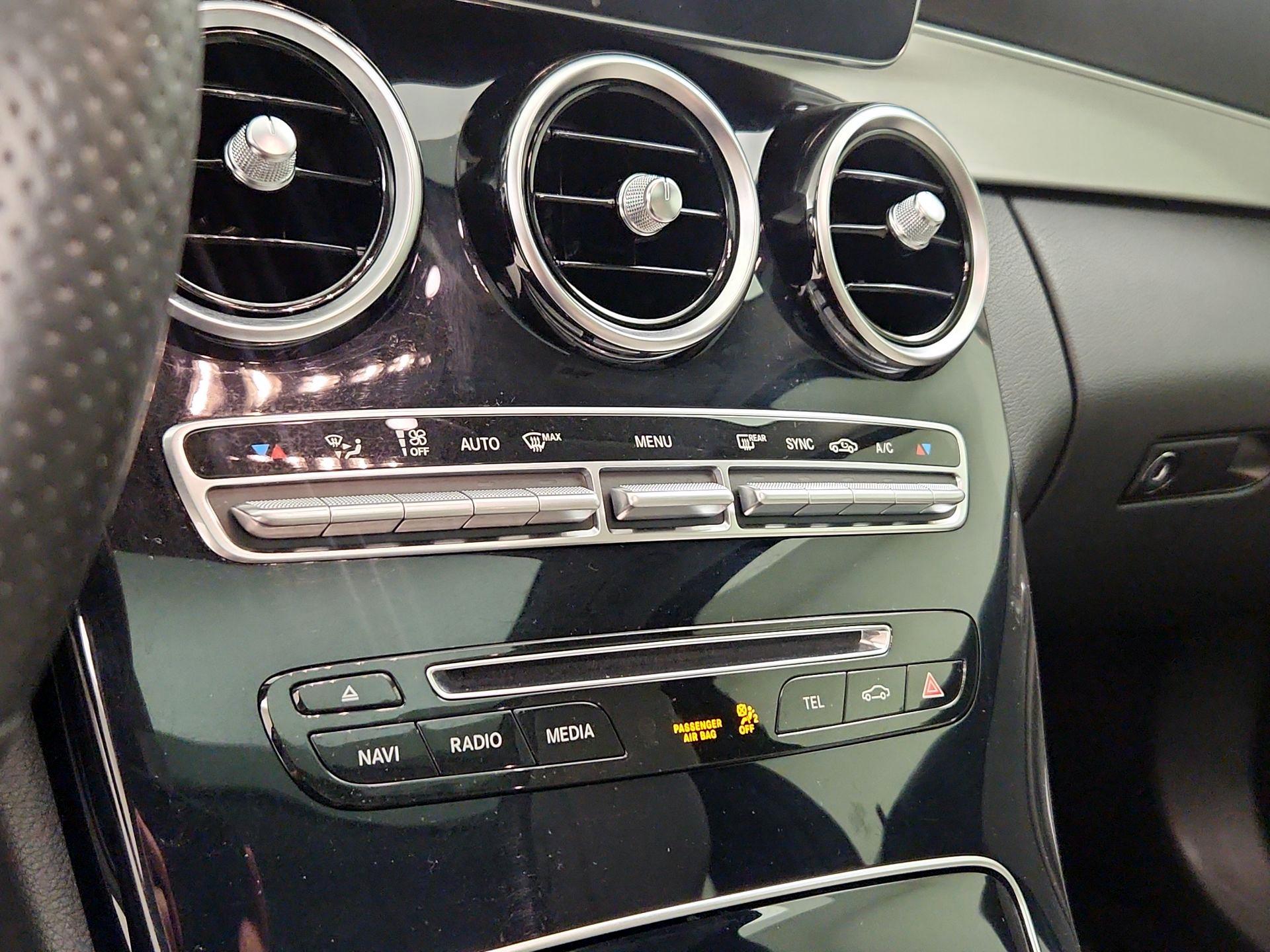 Thumbnail: 2015 Mercedes-Benz C-Class - 17