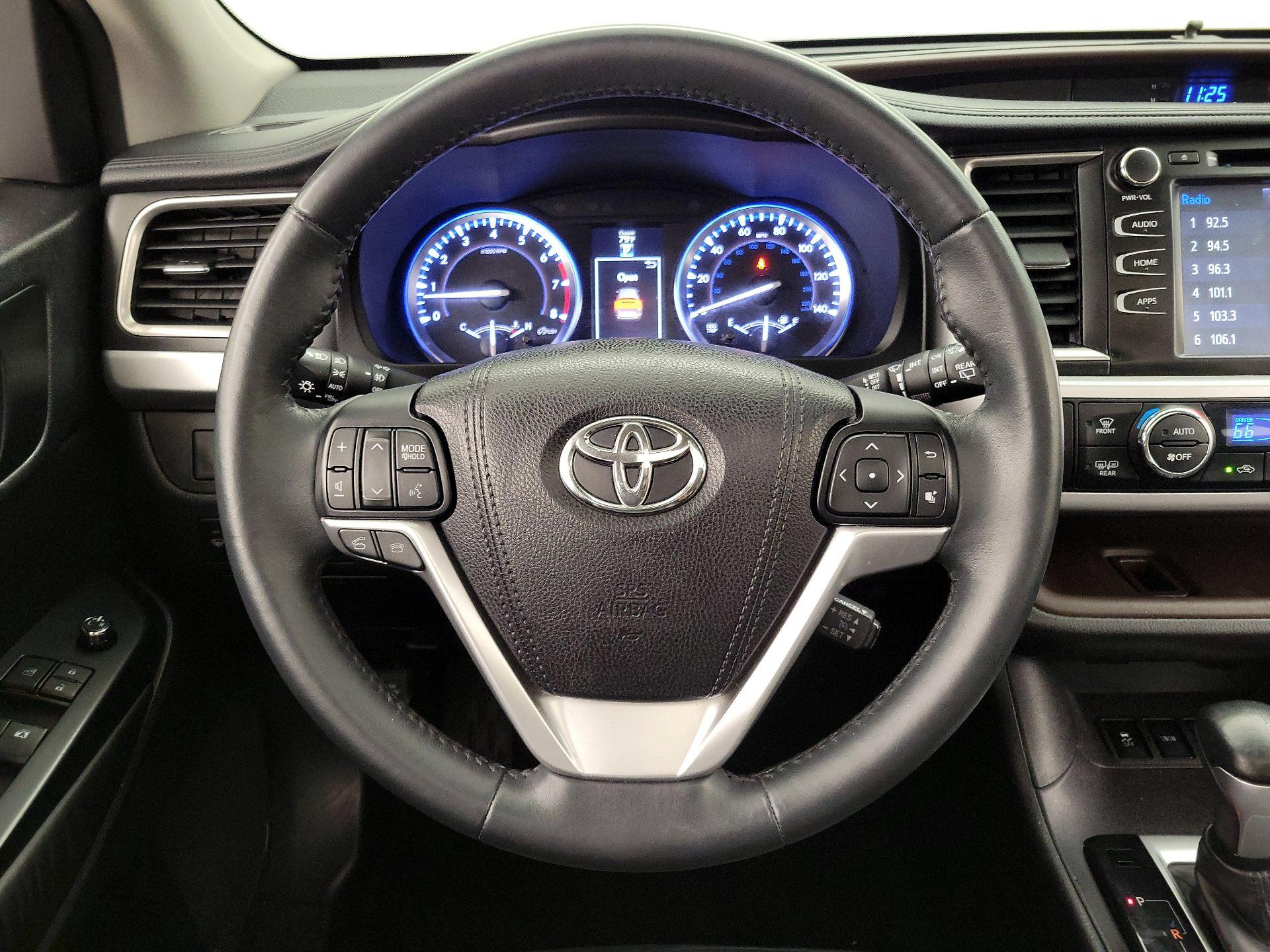 Thumbnail: 2016 Toyota Highlander - 10