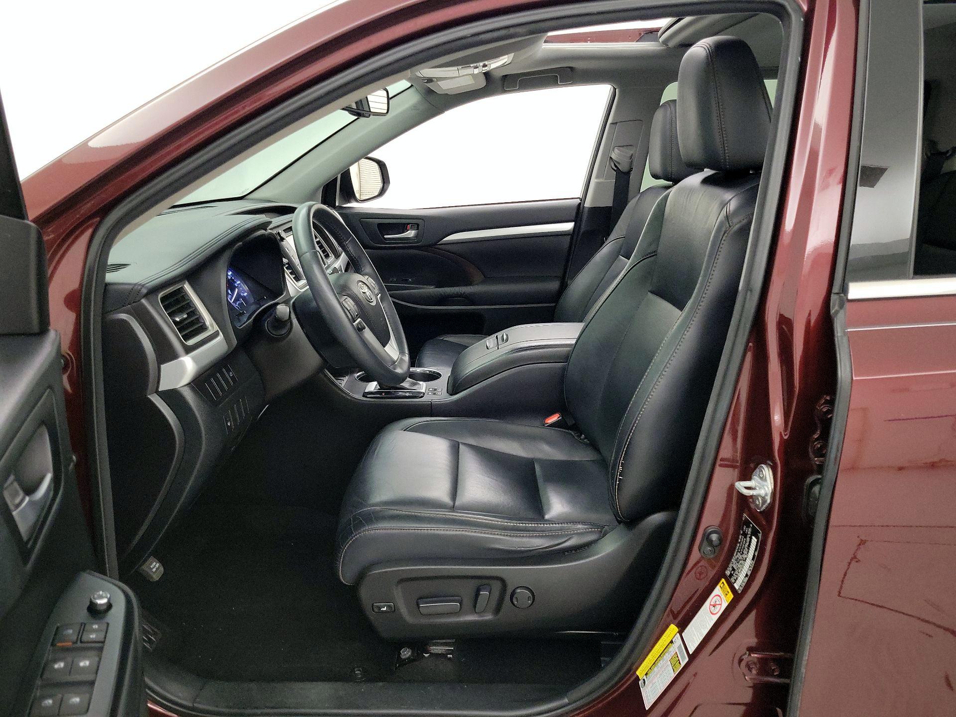 Thumbnail: 2016 Toyota Highlander - 11