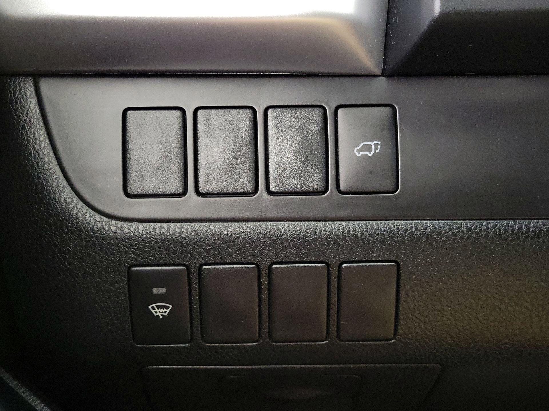 Thumbnail: 2016 Toyota Highlander - 13