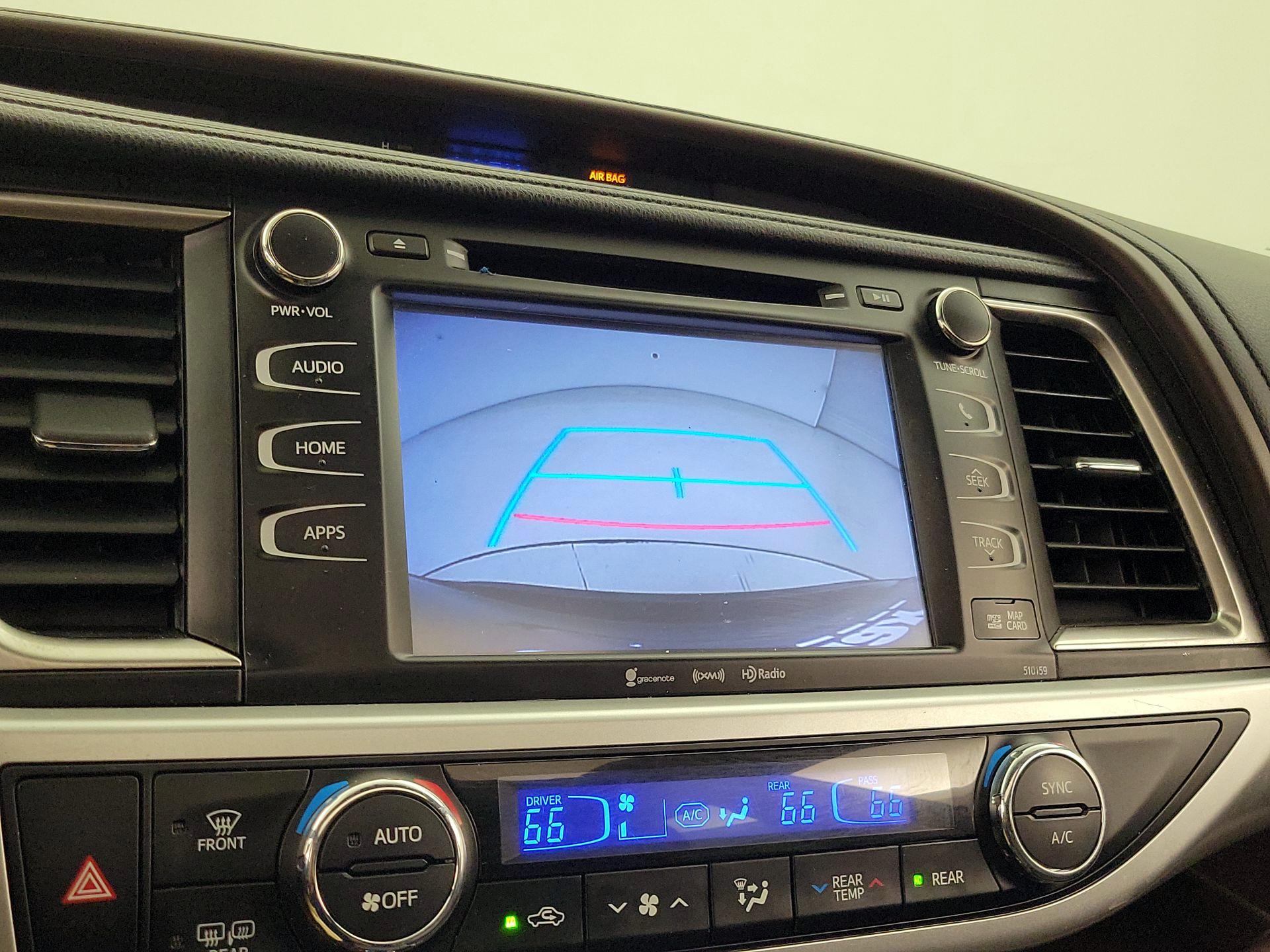 Thumbnail: 2016 Toyota Highlander - 14