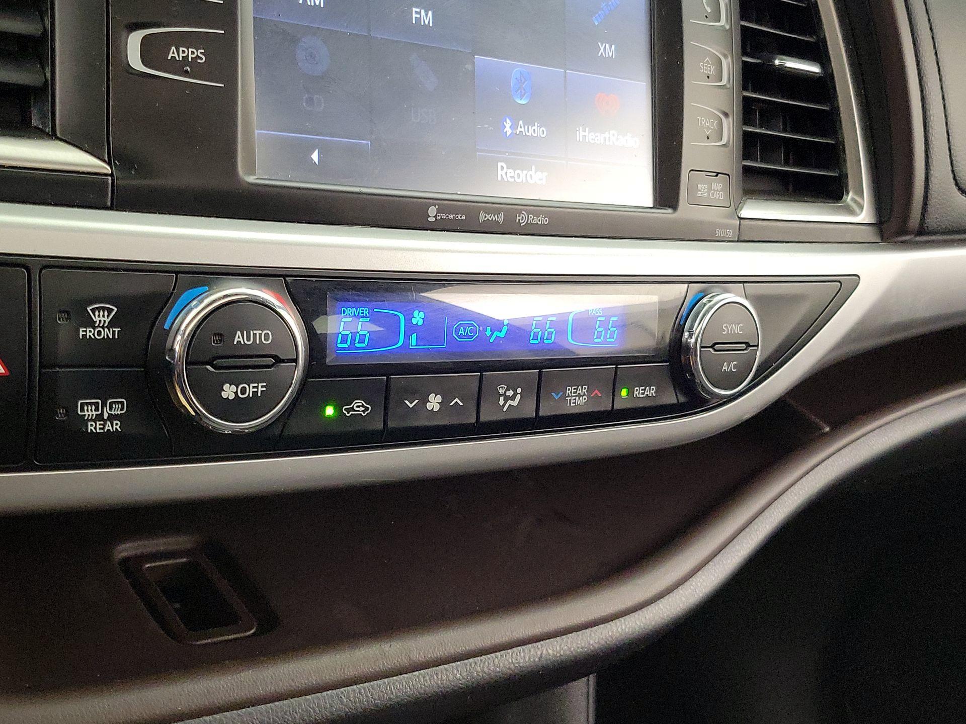Thumbnail: 2016 Toyota Highlander - 16