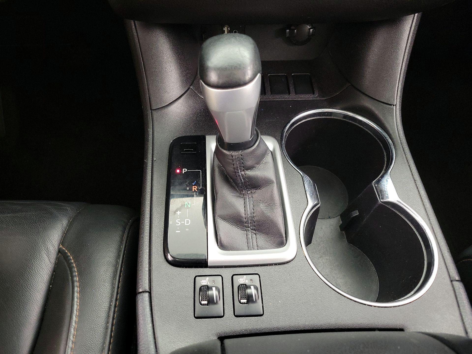 Thumbnail: 2016 Toyota Highlander - 17