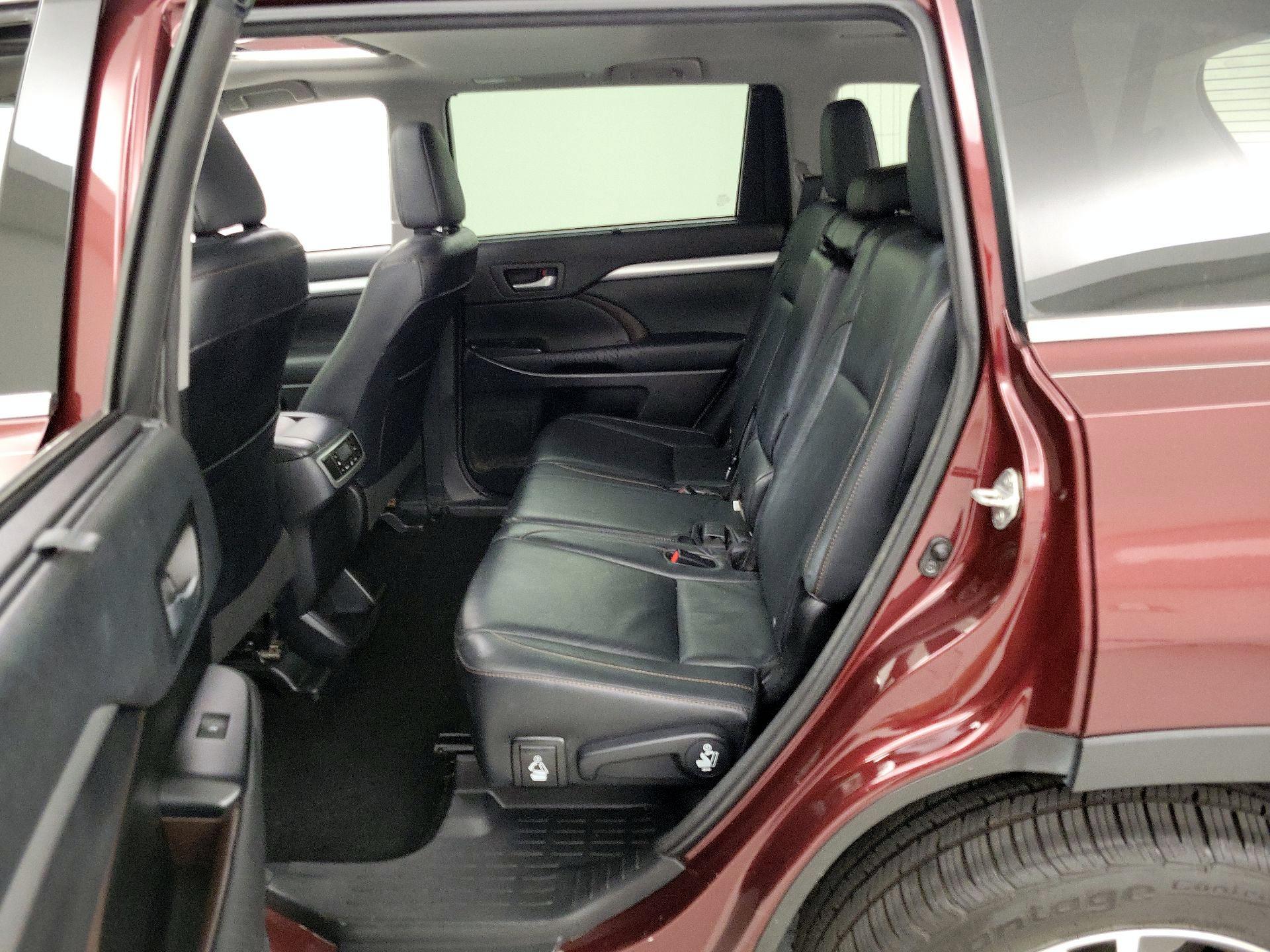 Thumbnail: 2016 Toyota Highlander - 20