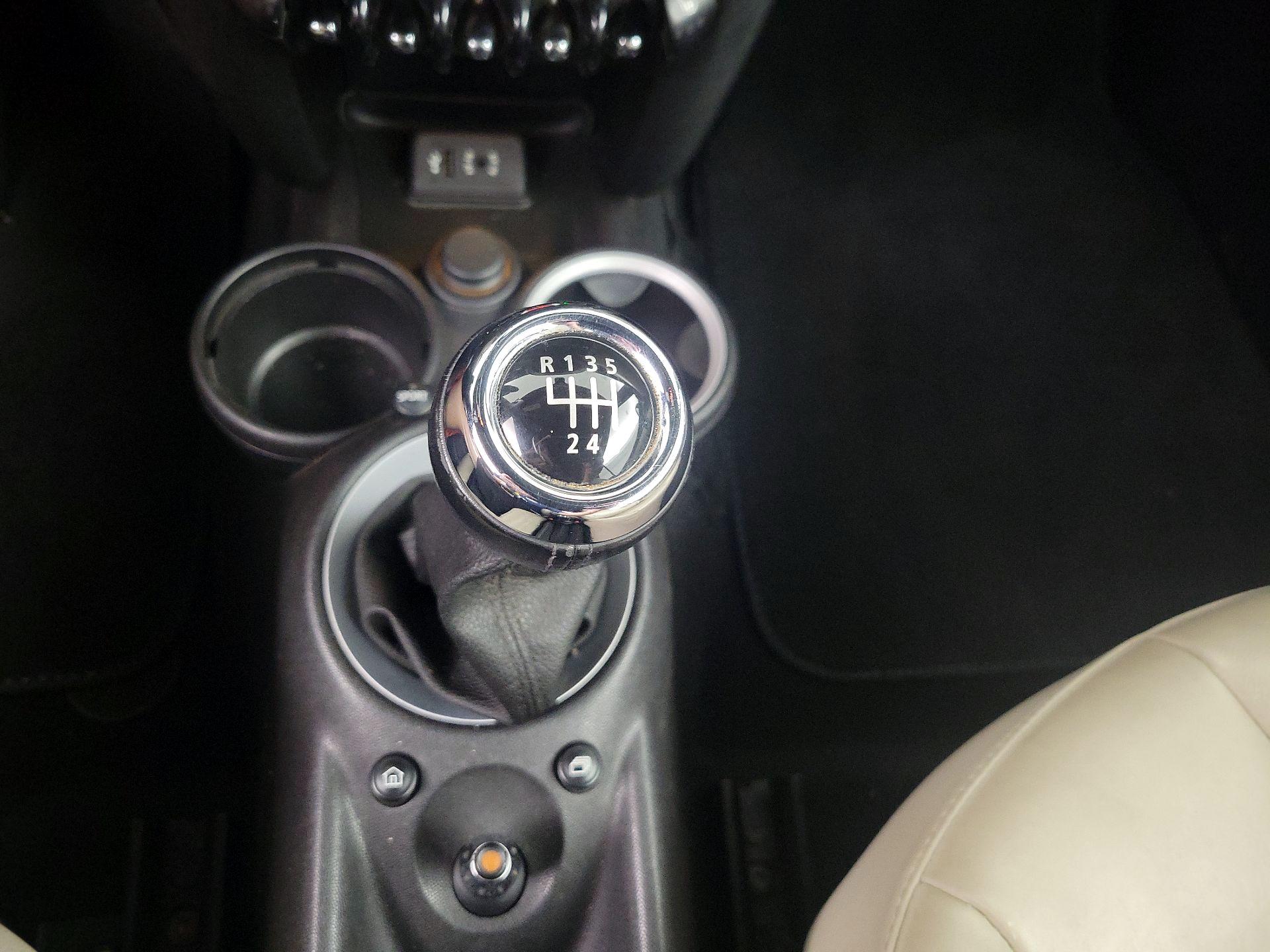 Thumbnail: 2015 MINI Cooper - 15