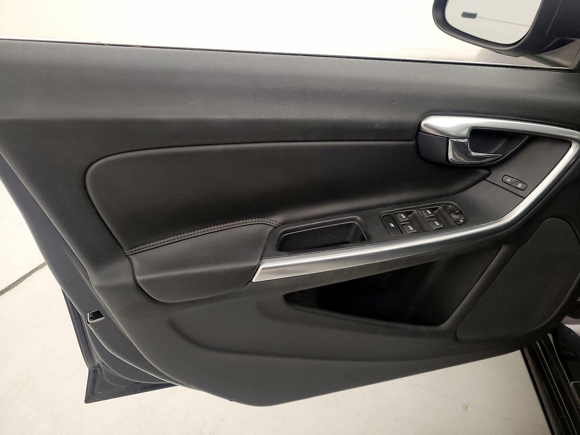 Thumbnail: 2015 Volvo S60 - 12