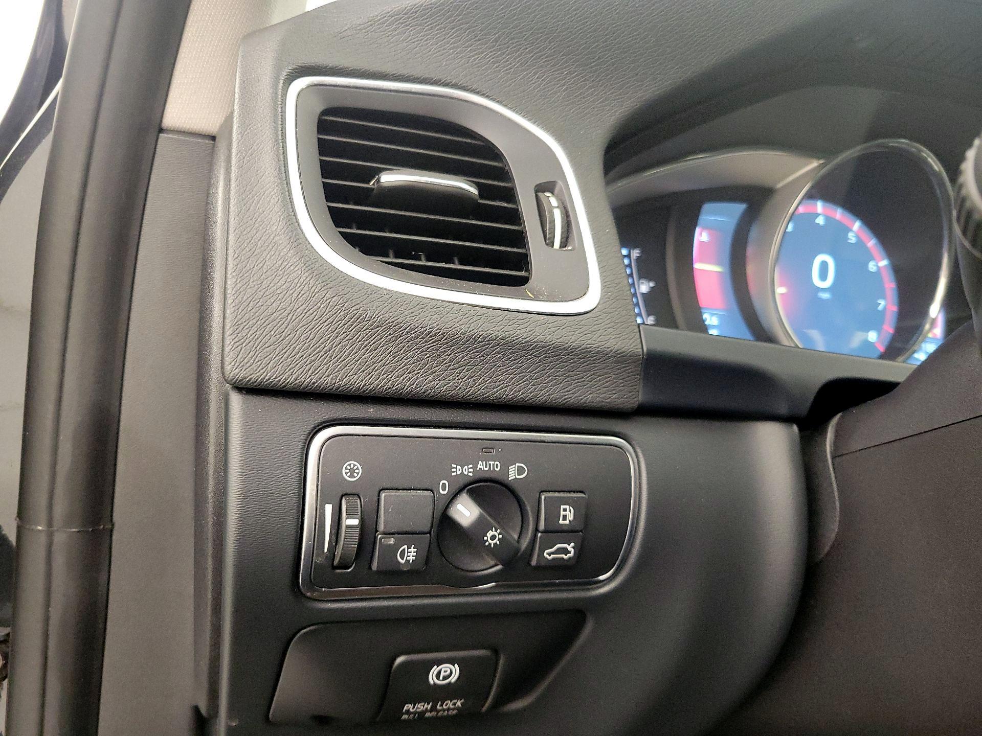 Thumbnail: 2015 Volvo S60 - 13
