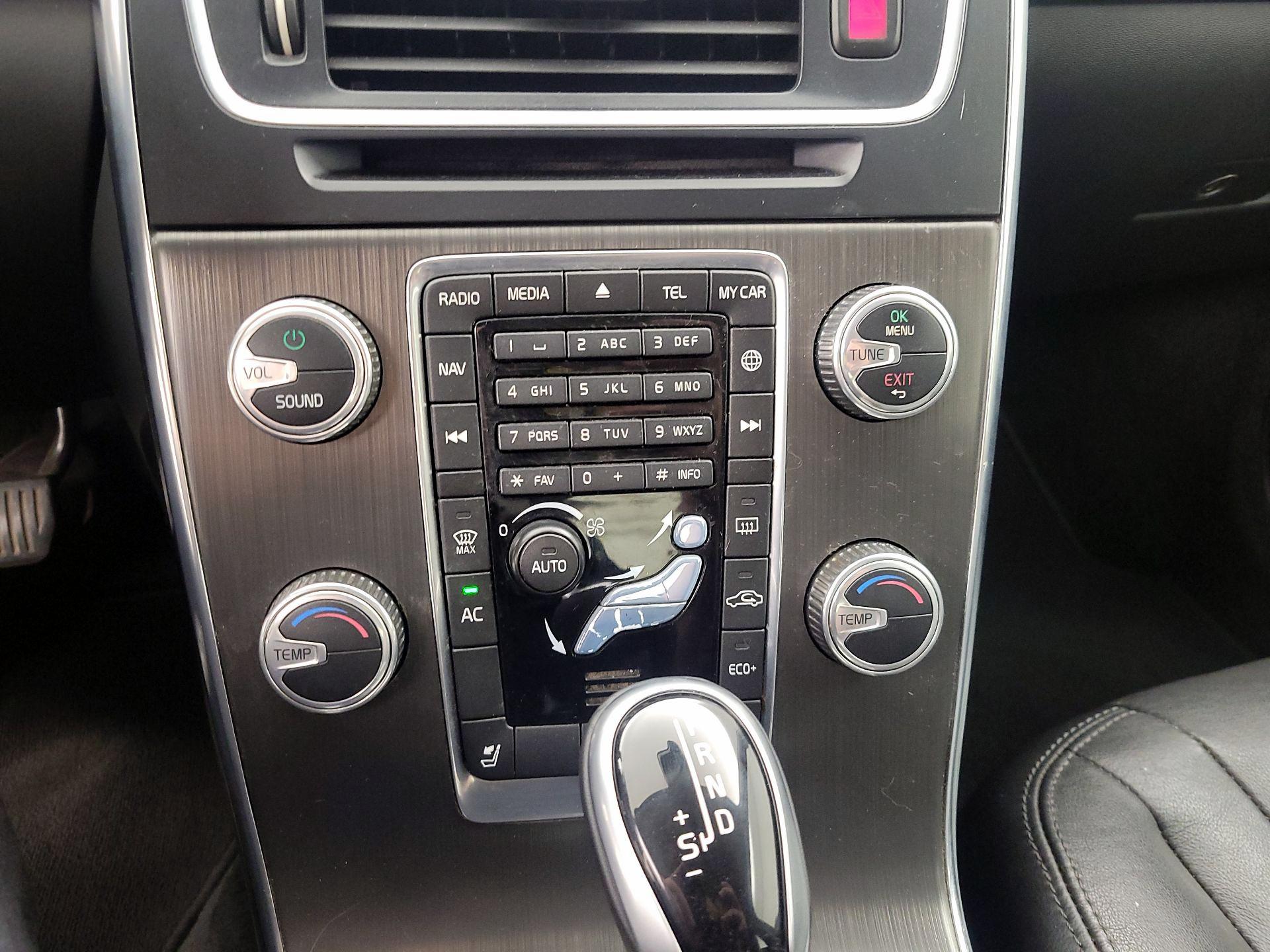 Thumbnail: 2015 Volvo S60 - 15