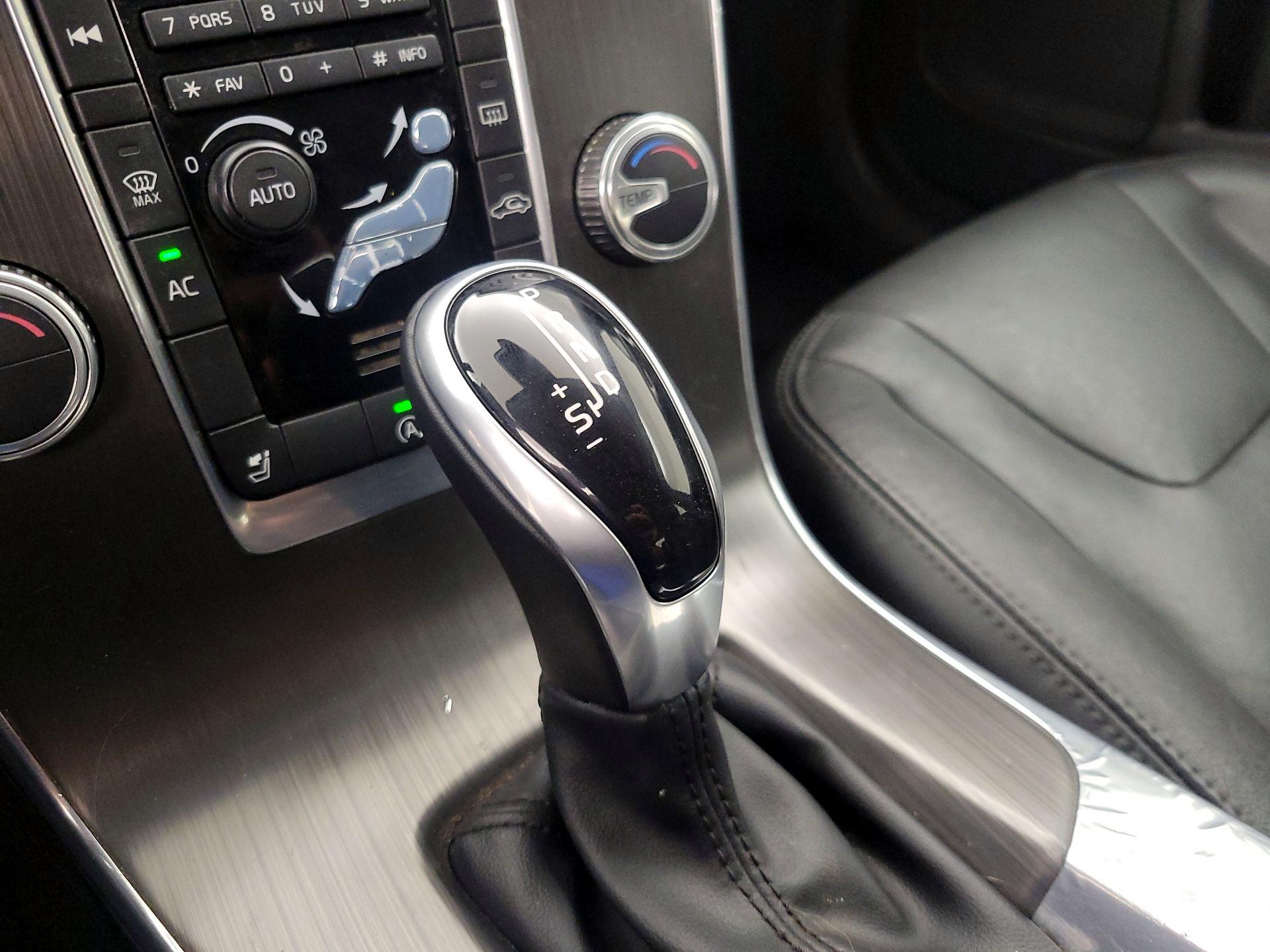 Thumbnail: 2015 Volvo S60 - 16